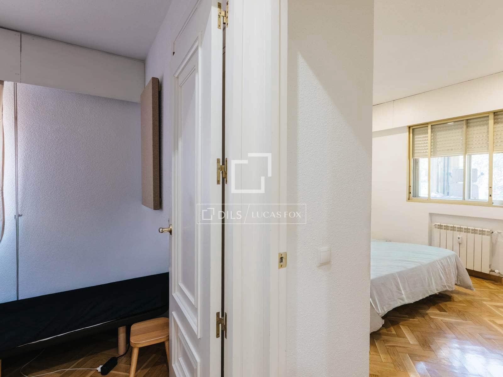 4 sovrum Lägenhet att hyra i Madrid stad med pool garage - 2 700 € (Ref: 9867925)