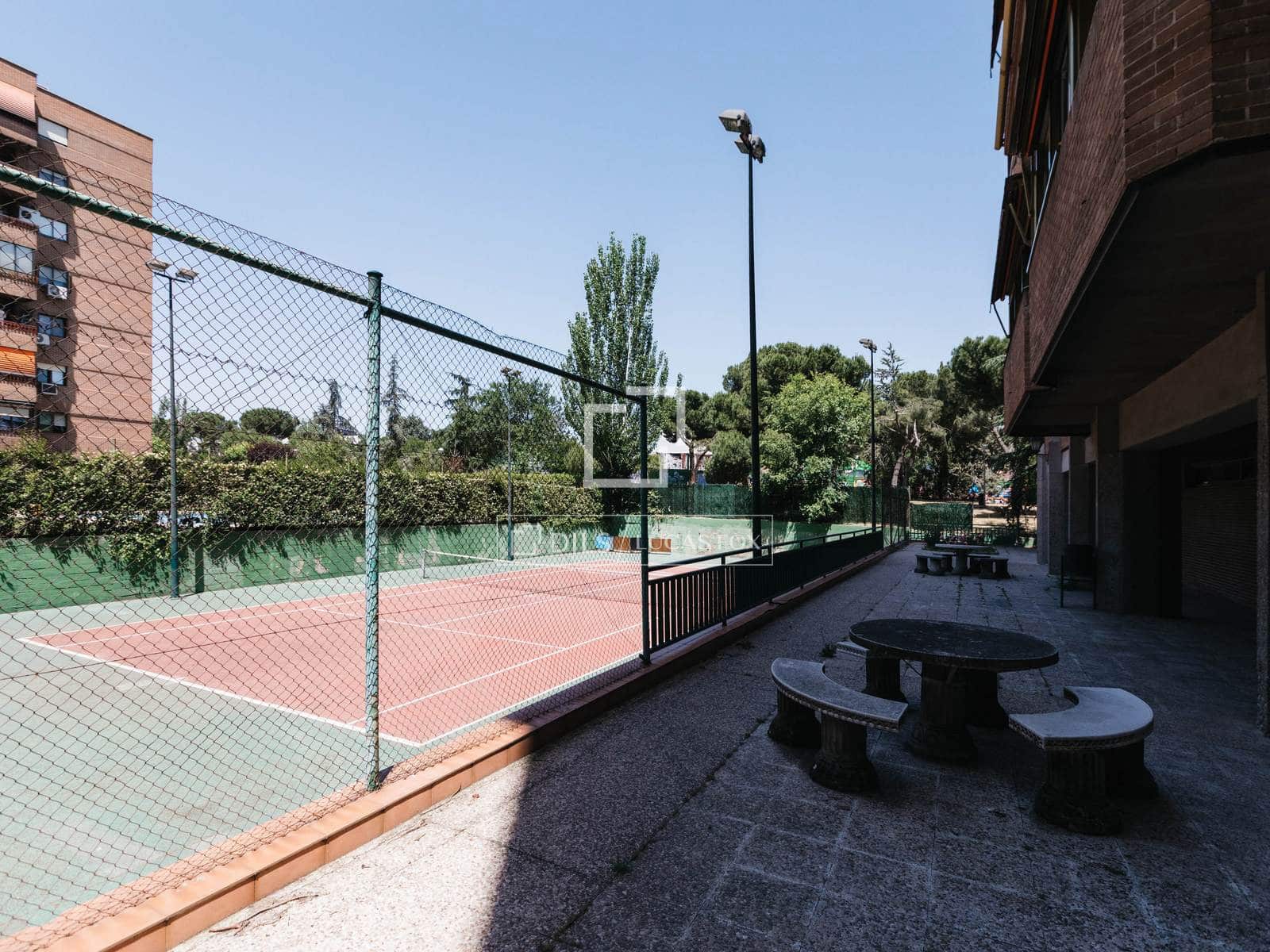 4 sovrum Lägenhet att hyra i Madrid stad med pool garage - 2 700 € (Ref: 9867925)