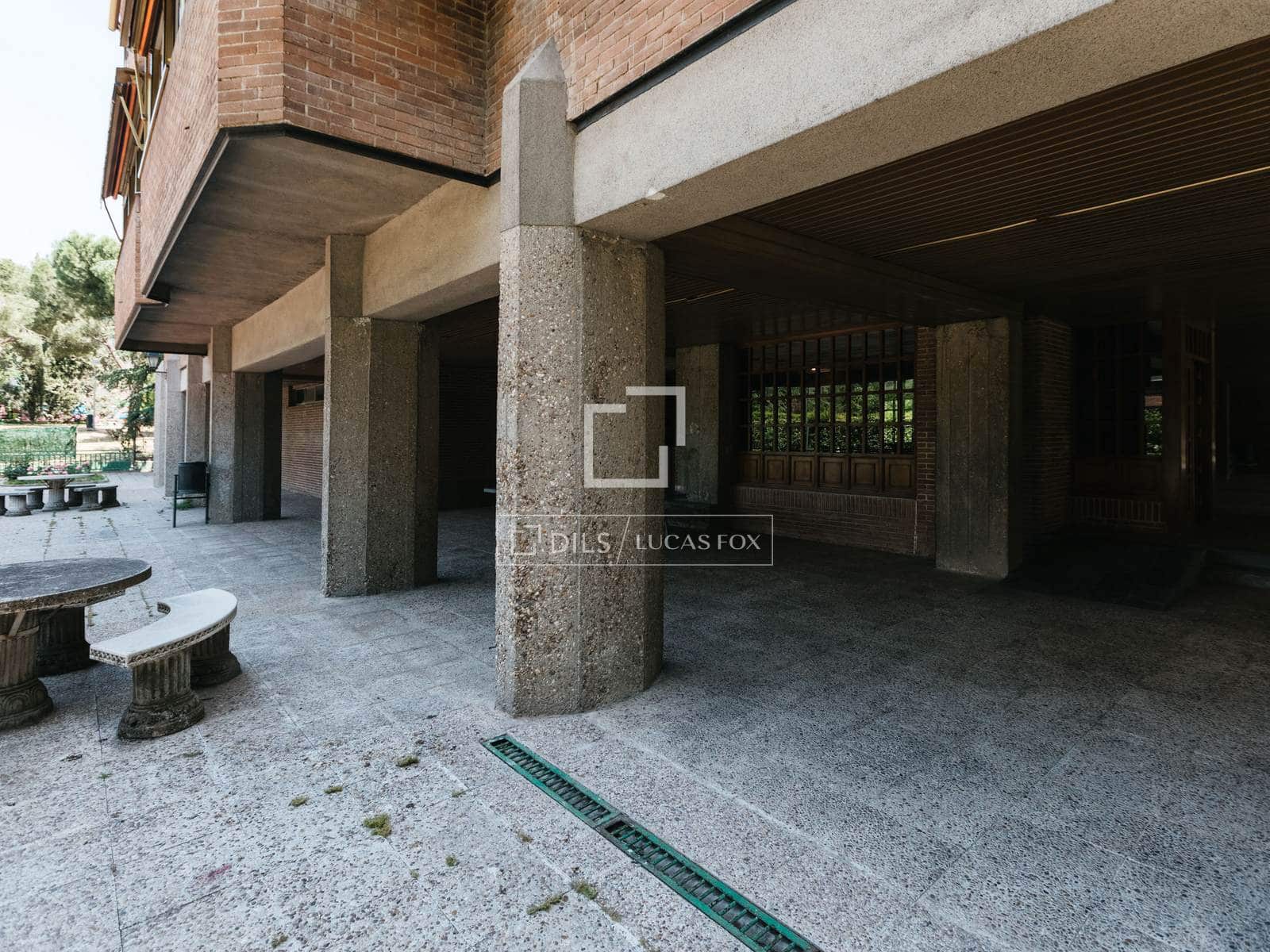 4 sovrum Lägenhet att hyra i Madrid stad med pool garage - 2 700 € (Ref: 9867925)