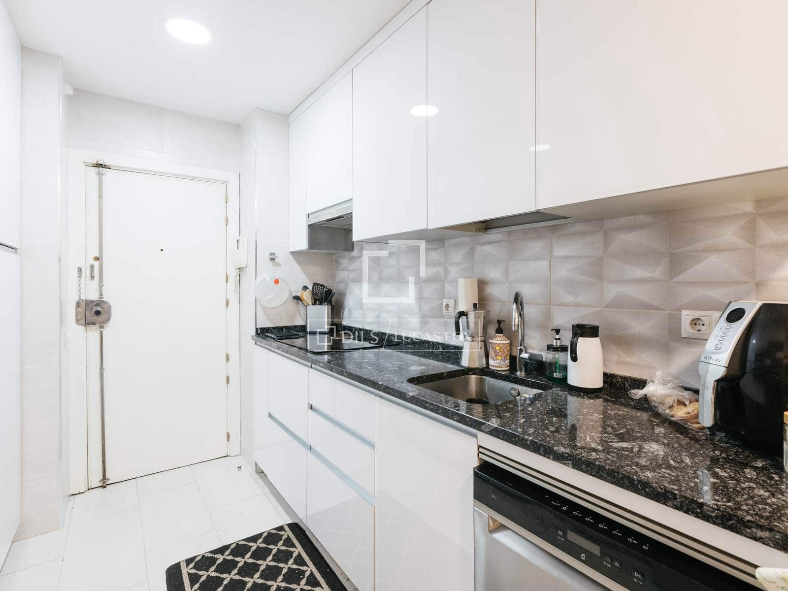 4 sovrum Lägenhet att hyra i Madrid stad med pool garage - 2 700 € (Ref: 9867925)