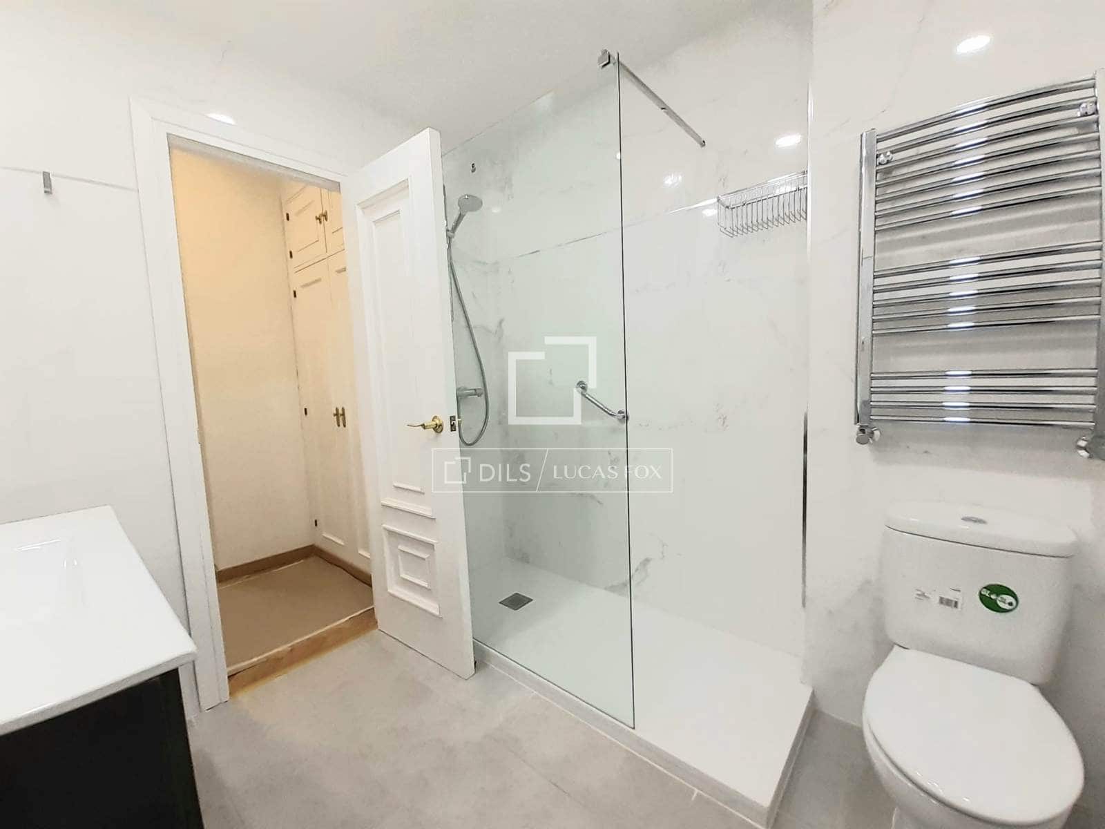 4 sovrum Lägenhet att hyra i Madrid stad med pool garage - 2 700 € (Ref: 9867925)