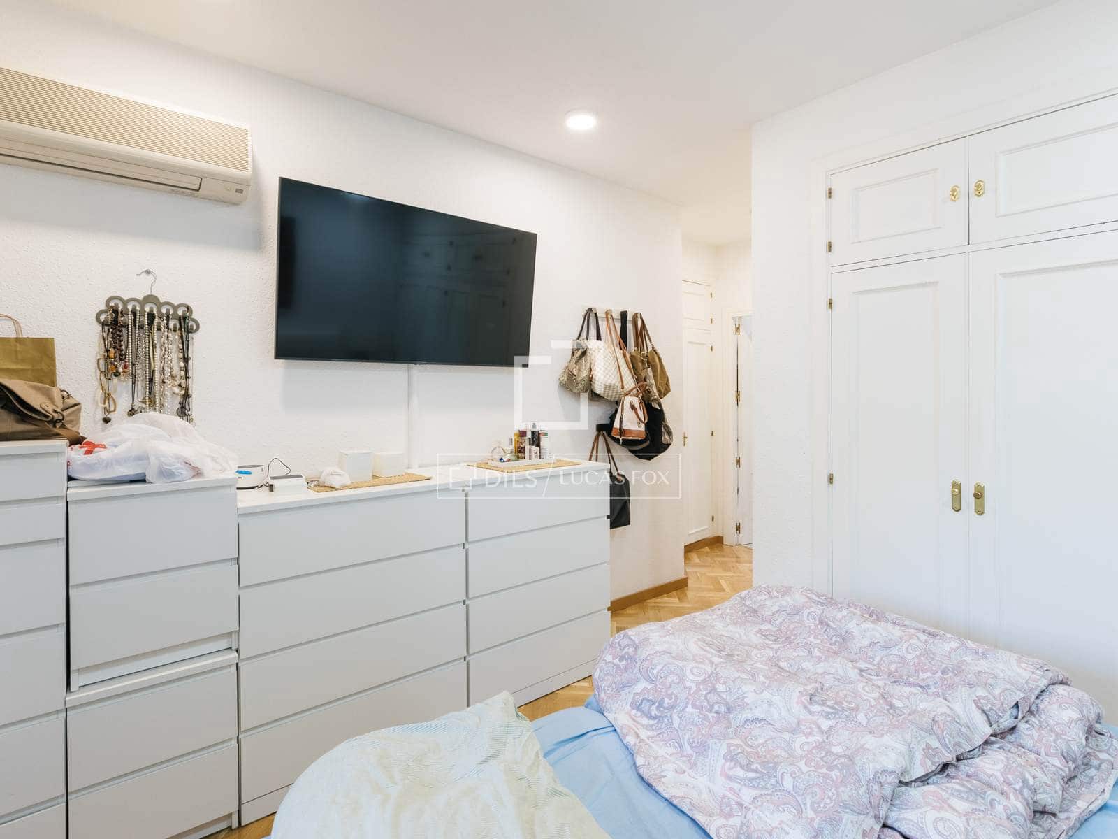 4 sovrum Lägenhet att hyra i Madrid stad med pool garage - 2 700 € (Ref: 9867925)