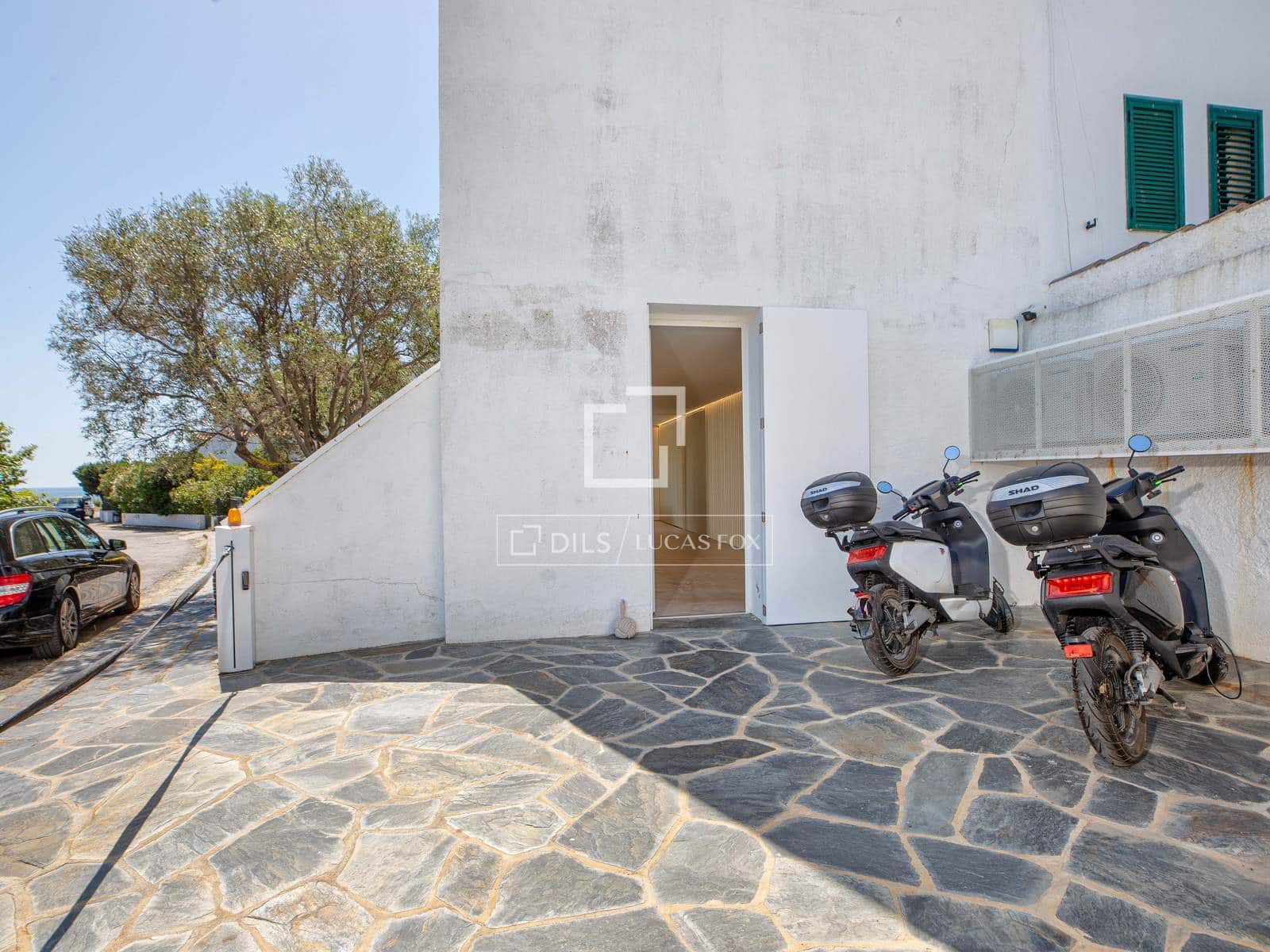3 bedroom Villa for sale in Cadaques with garage - € 1,495,000 (Ref: 9867965)