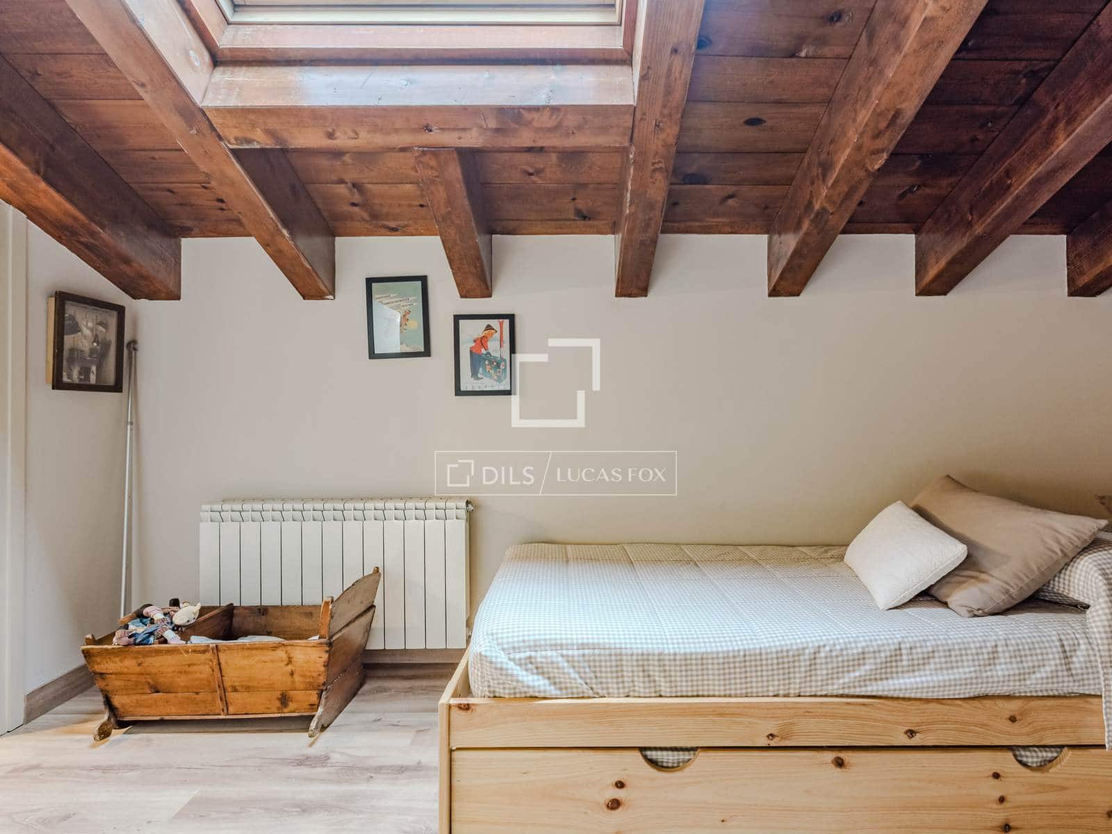3 bedroom Villa for sale in Alp with pool - € 632,000 (Ref: 9869710)