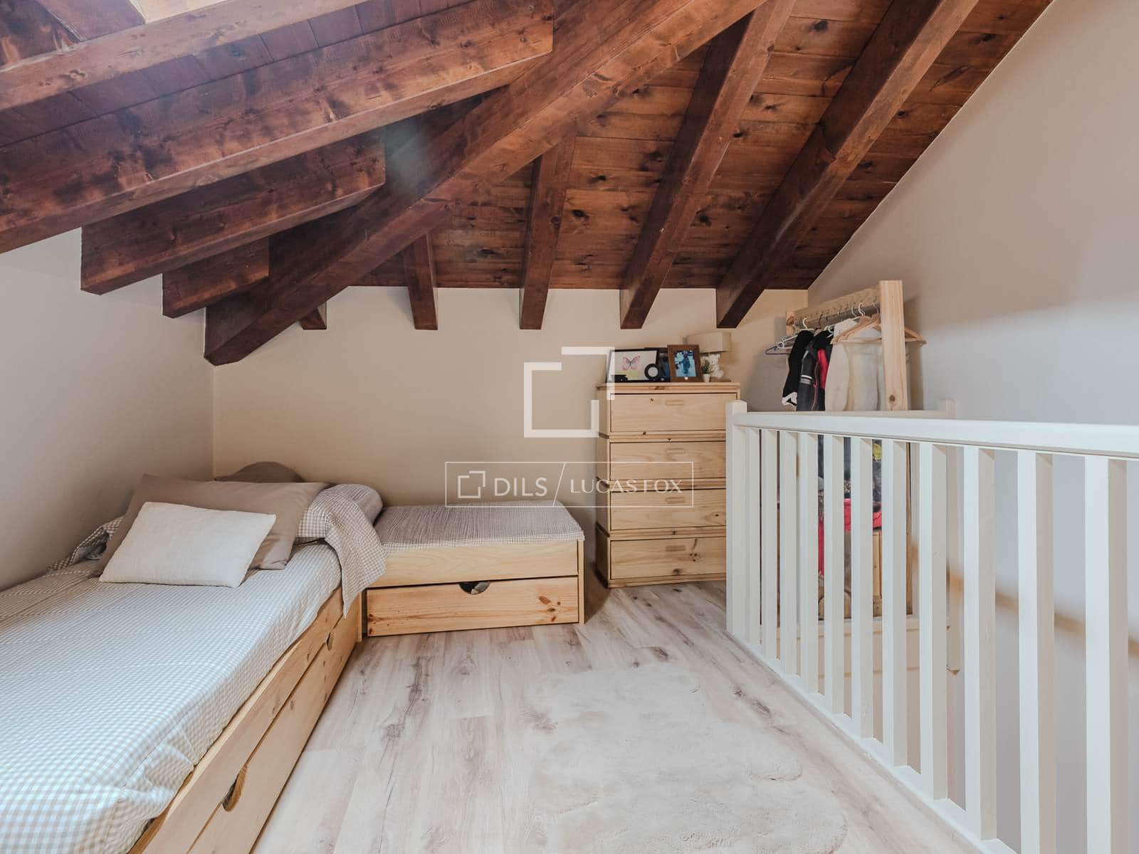 3 bedroom Villa for sale in Alp with pool - € 632,000 (Ref: 9869710)