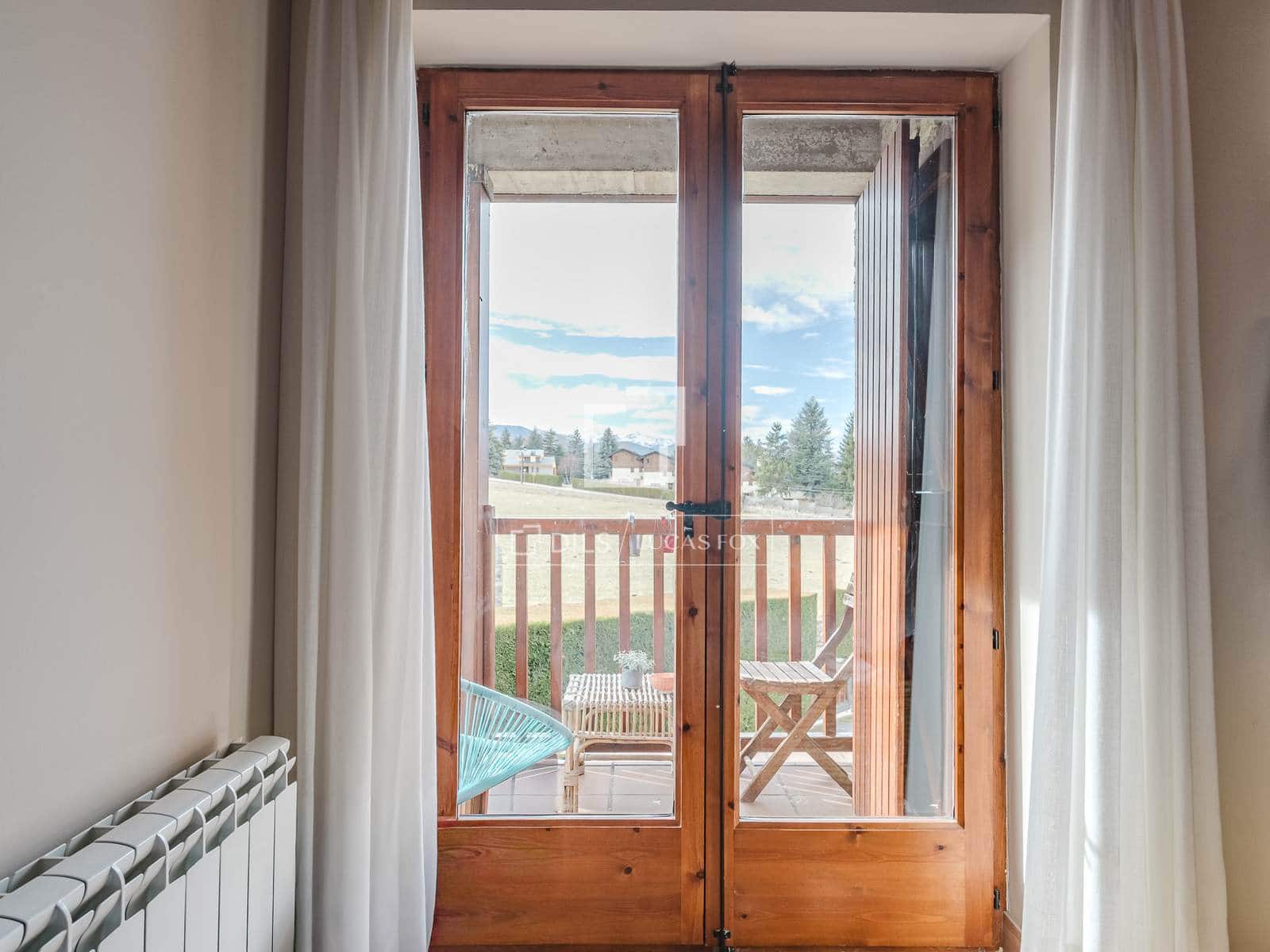 3 bedroom Villa for sale in Alp with pool - € 632,000 (Ref: 9869710)