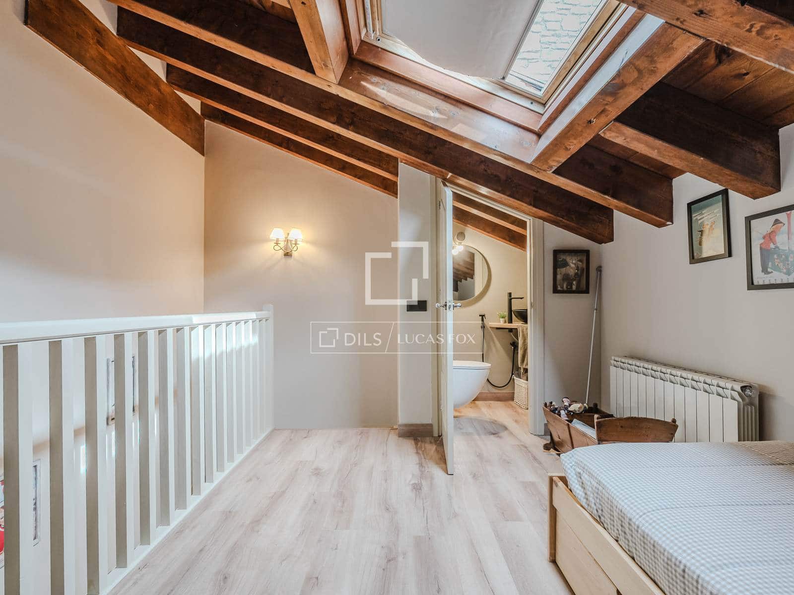 3 bedroom Villa for sale in Alp with pool - € 632,000 (Ref: 9869710)