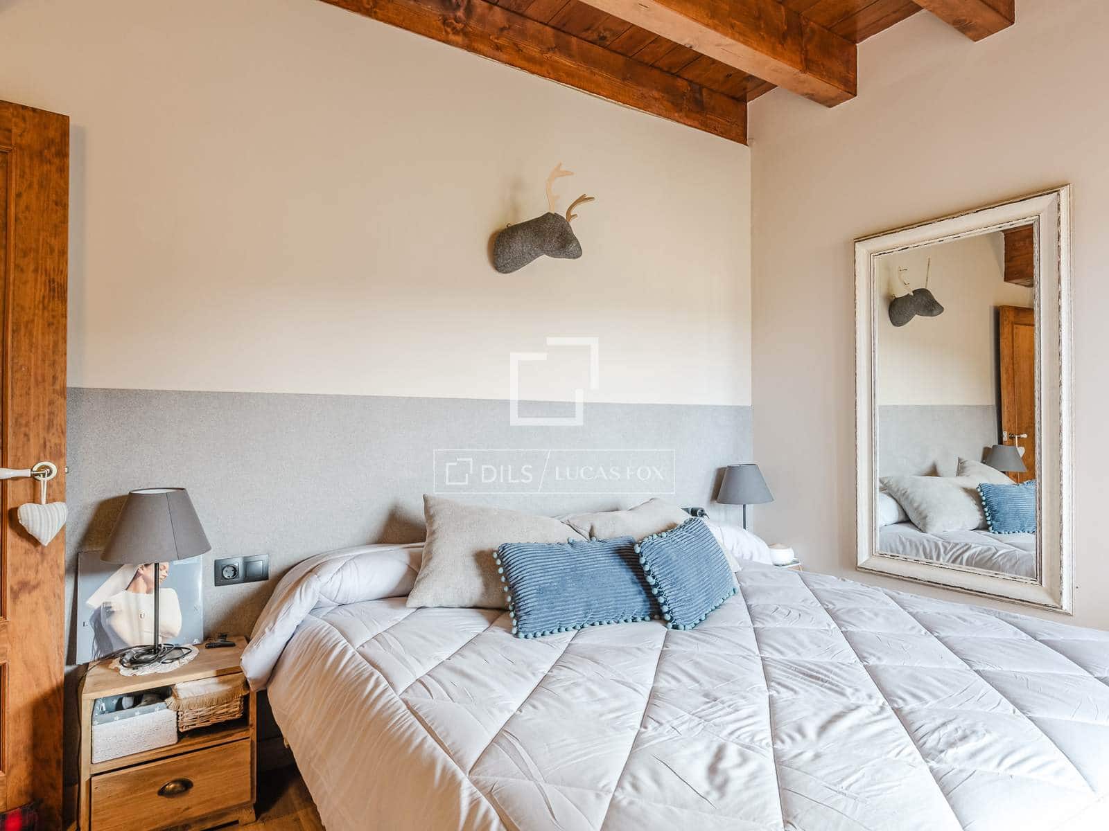 3 bedroom Villa for sale in Alp with pool - € 632,000 (Ref: 9869710)