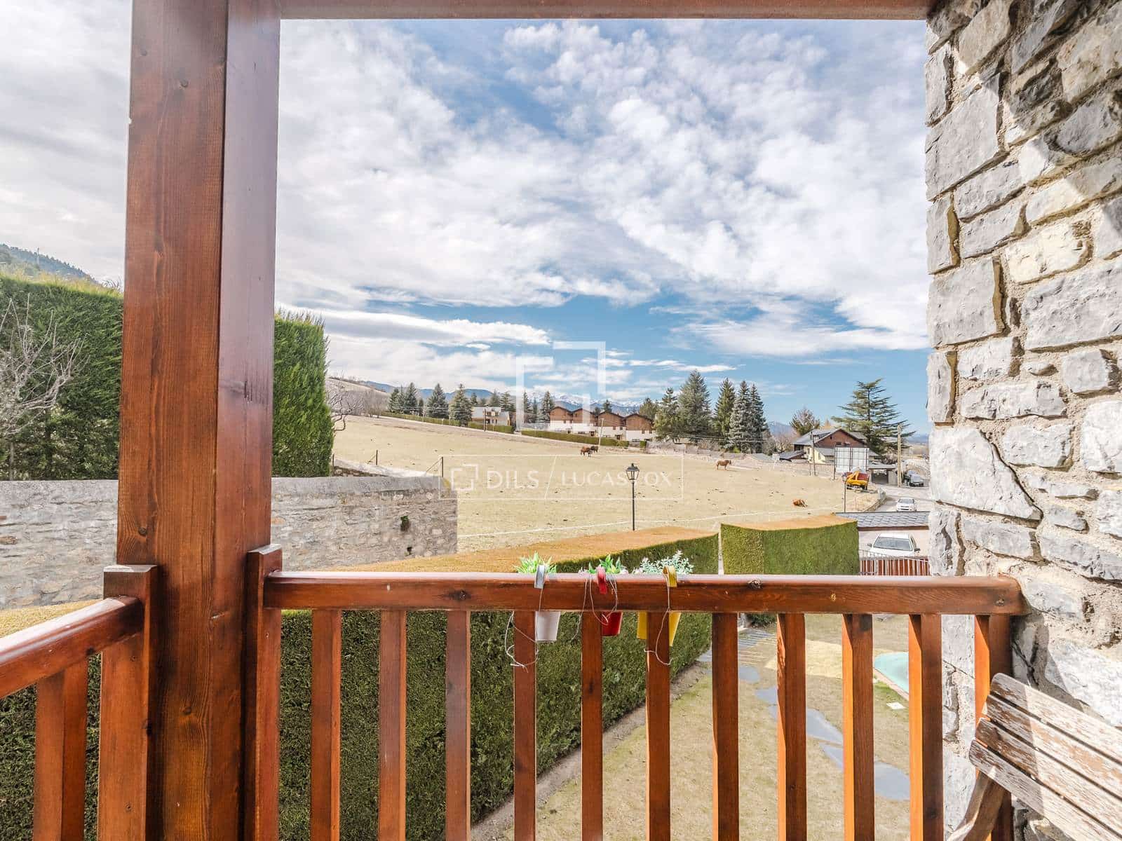 3 bedroom Villa for sale in Alp with pool - € 632,000 (Ref: 9869710)