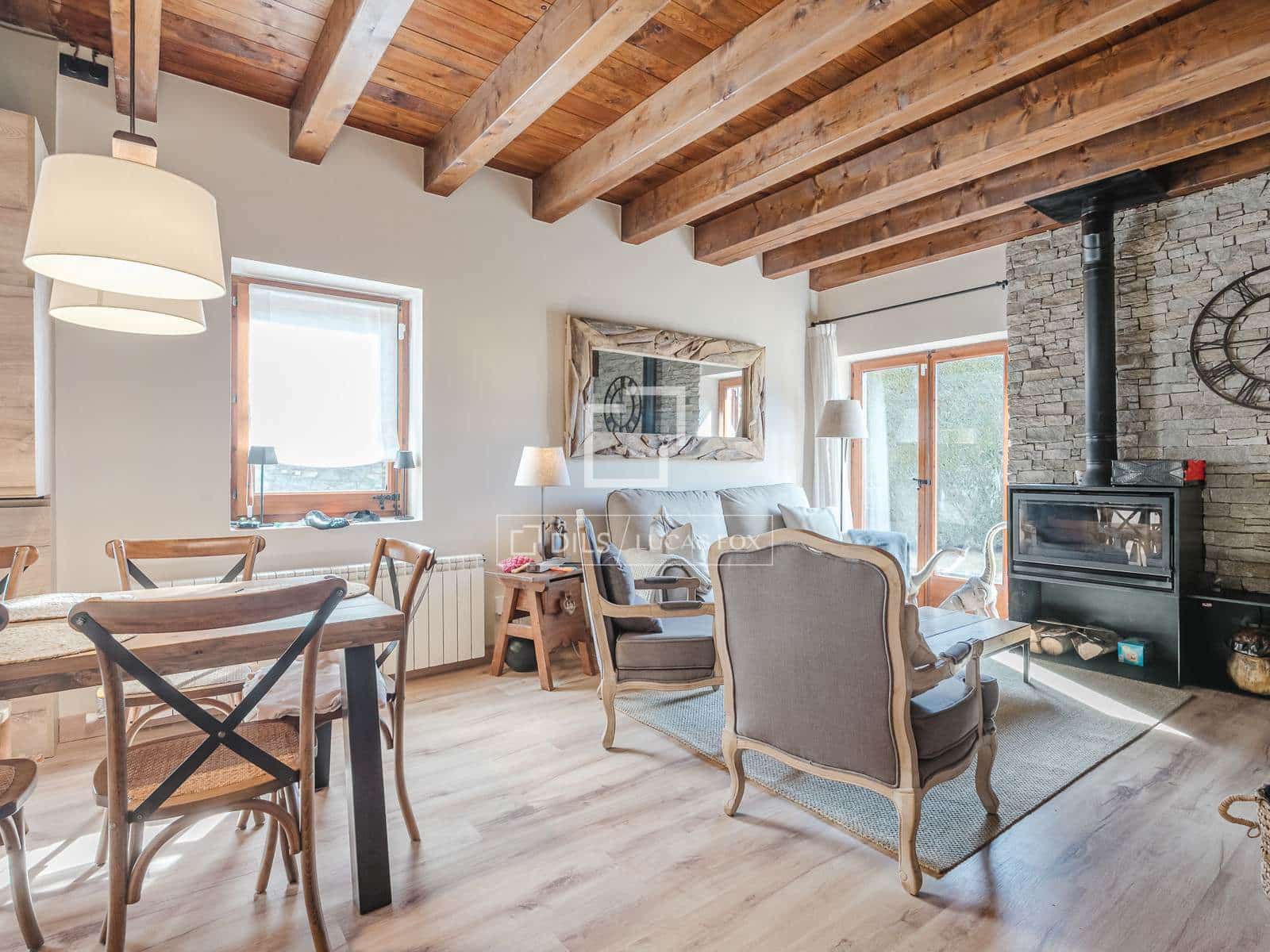 3 bedroom Villa for sale in Alp with pool - € 632,000 (Ref: 9869710)