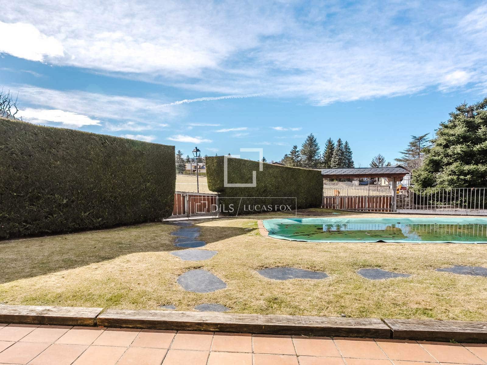 3 bedroom Villa for sale in Alp with pool - € 632,000 (Ref: 9869710)