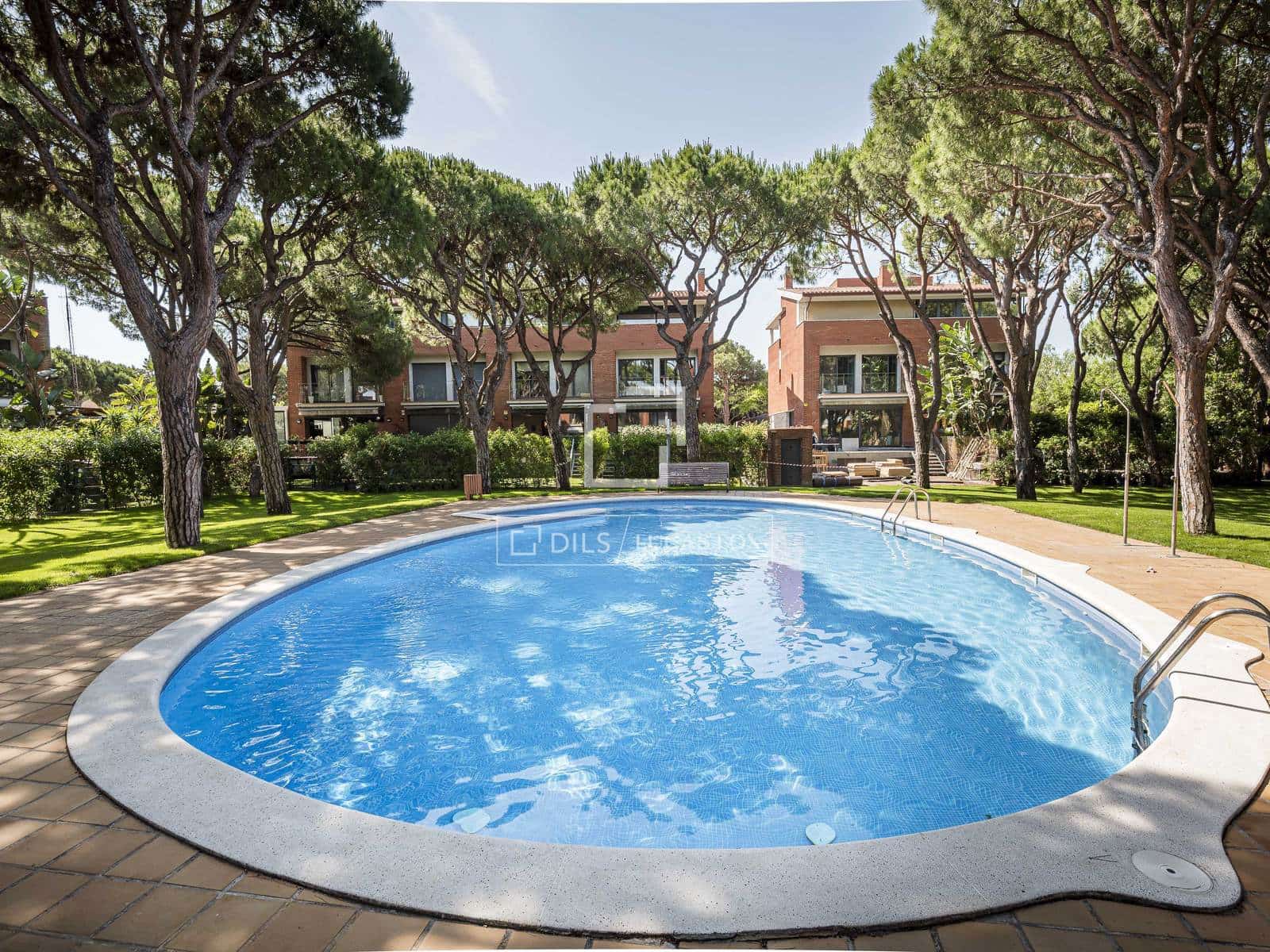 4 bedroom Villa for rent in Gava with pool garage - € 5,800 (Ref: 9869786)