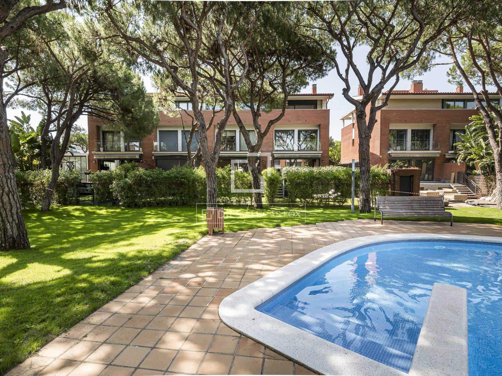 4 bedroom Villa for rent in Gava with pool garage - € 5,800 (Ref: 9869786)