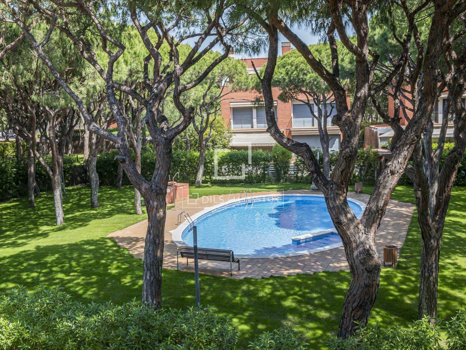 4 bedroom Villa for rent in Gava with pool garage - € 5,800 (Ref: 9869786)