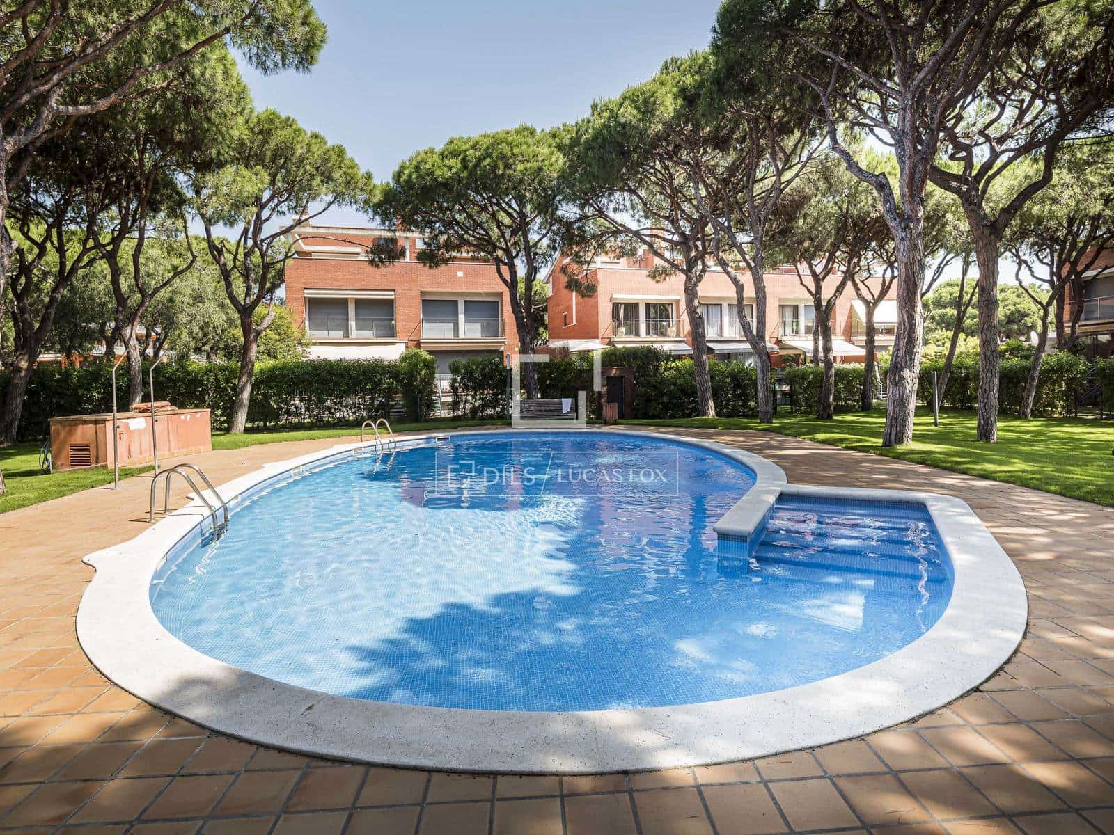 4 bedroom Villa for rent in Gava with pool garage - € 5,800 (Ref: 9869786)