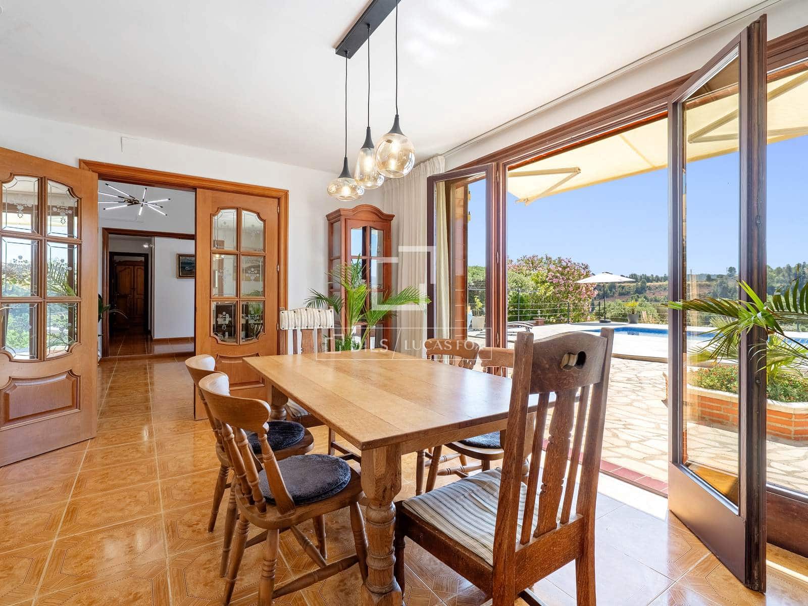 5 bedroom Villa for sale in Flix with pool garage - € 745,000 (Ref: 9870373)