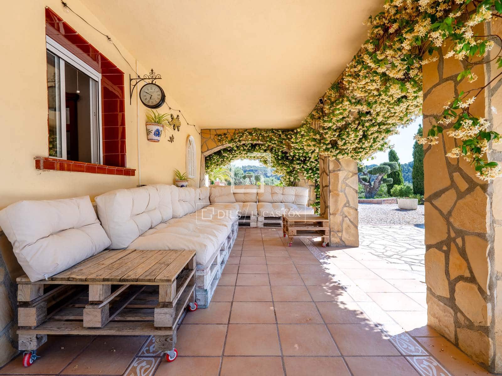 5 bedroom Villa for sale in Flix with pool garage - € 745,000 (Ref: 9870373)