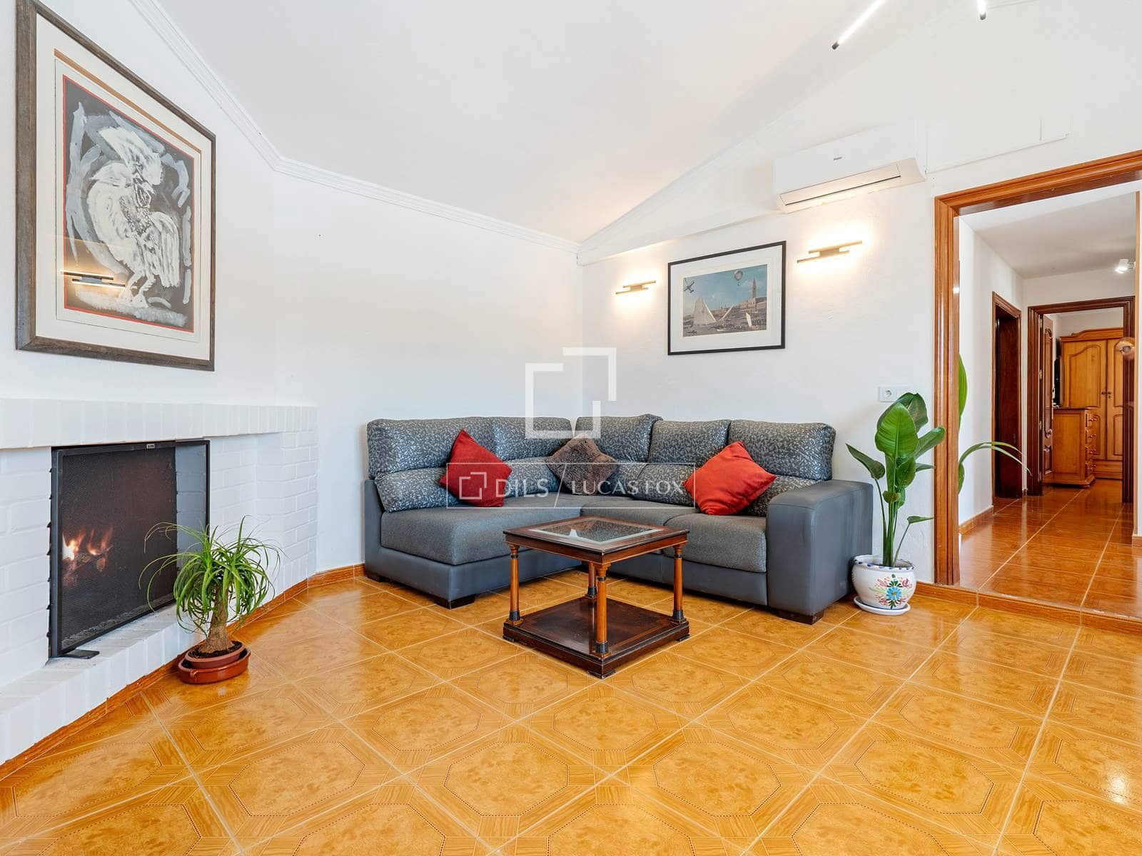 5 bedroom Villa for sale in Flix with pool garage - € 745,000 (Ref: 9870373)