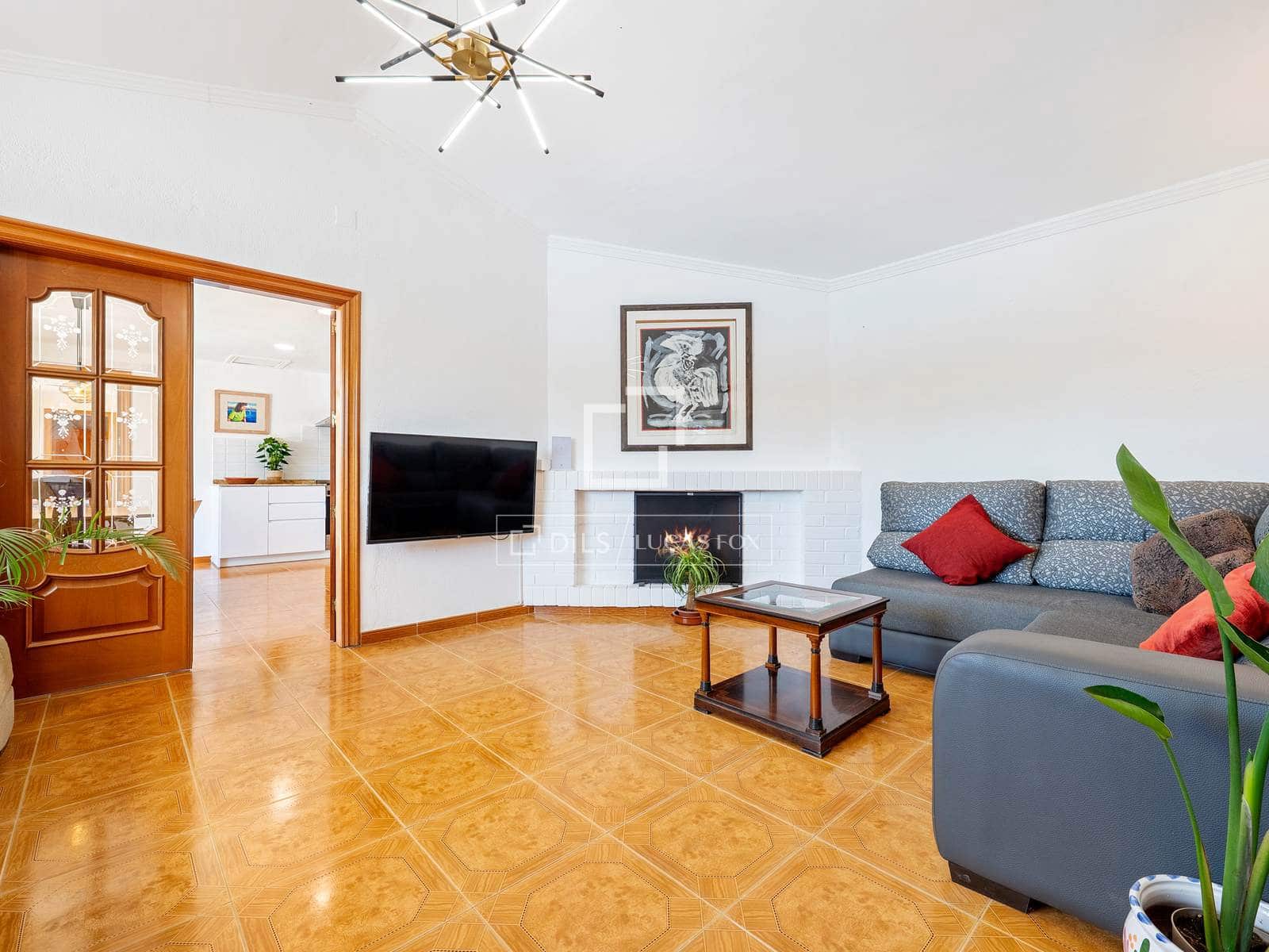 5 bedroom Villa for sale in Flix with pool garage - € 745,000 (Ref: 9870373)