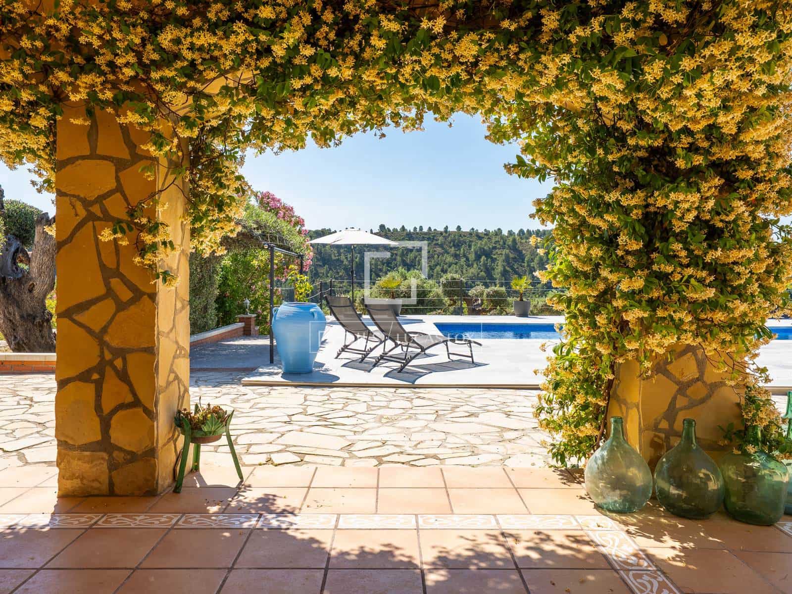 5 bedroom Villa for sale in Flix with pool garage - € 745,000 (Ref: 9870373)