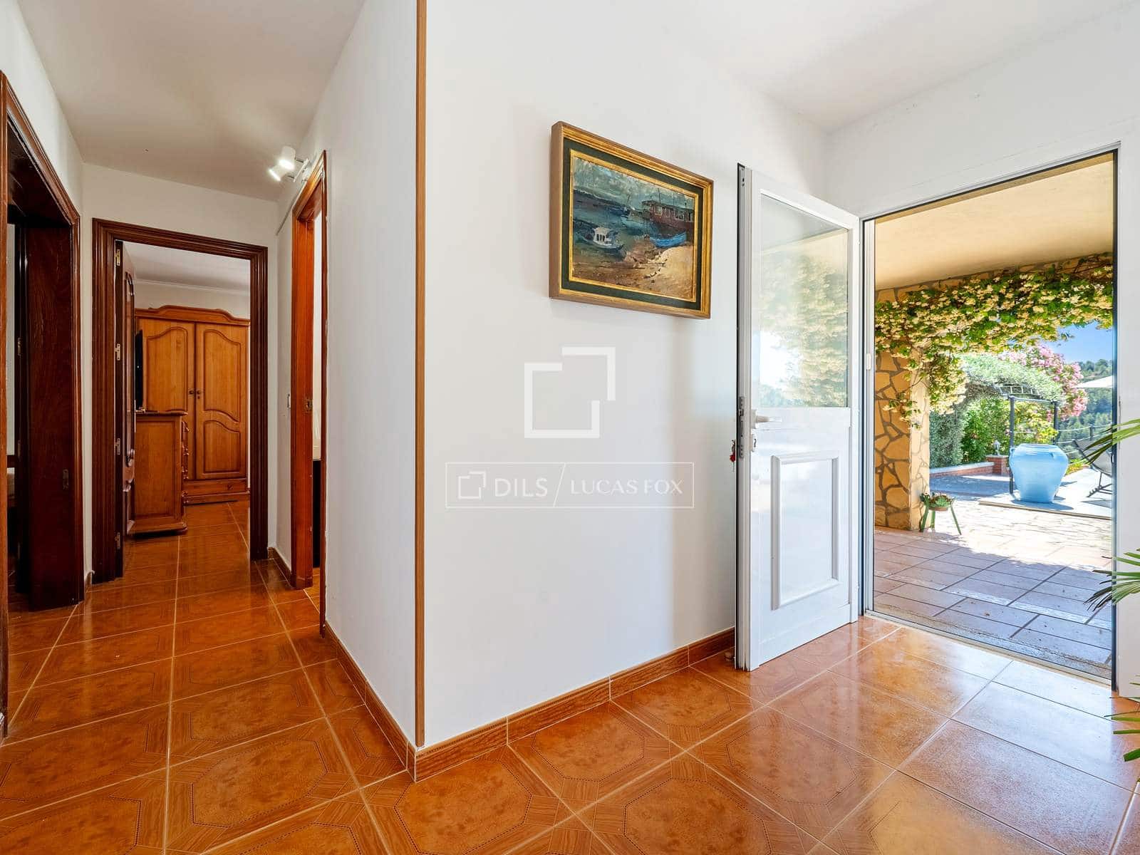 5 bedroom Villa for sale in Flix with pool garage - € 745,000 (Ref: 9870373)