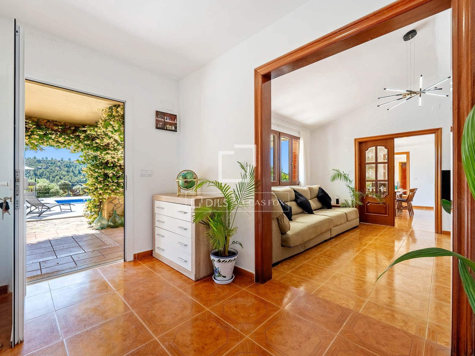 5 bedroom Villa for sale in Flix with pool garage - € 745,000 (Ref: 9870373)
