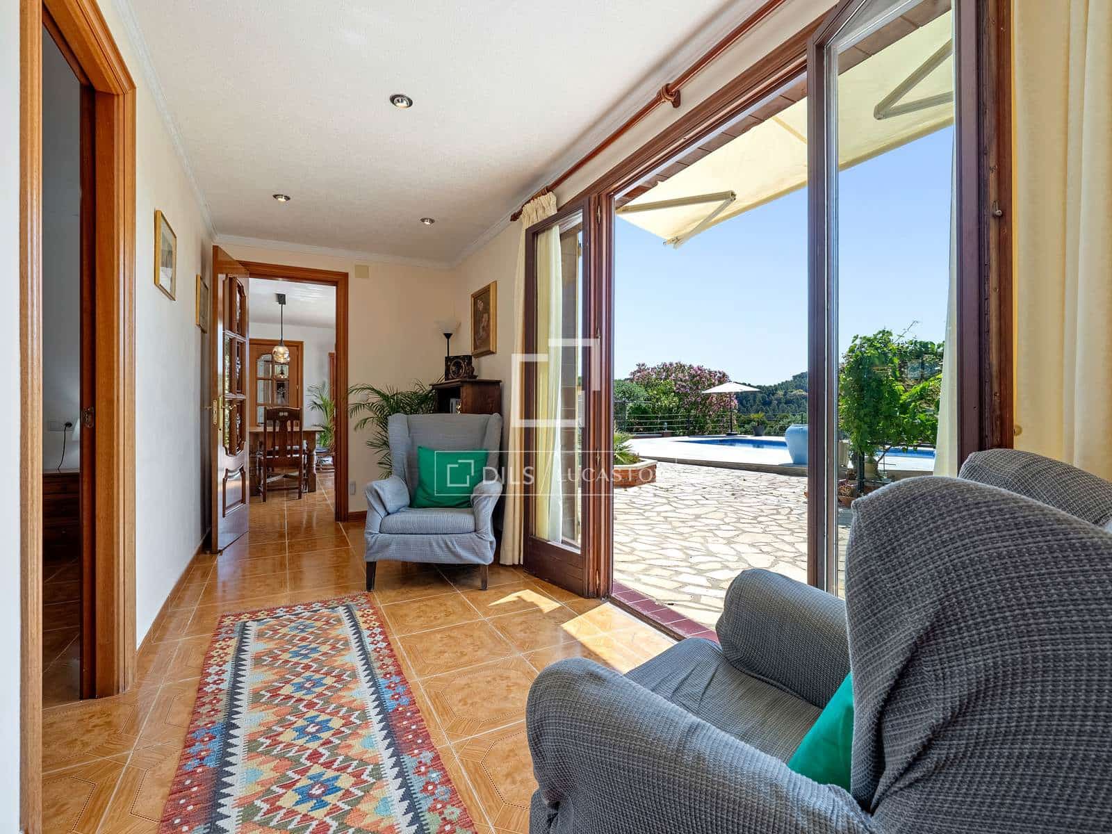 5 bedroom Villa for sale in Flix with pool garage - € 745,000 (Ref: 9870373)
