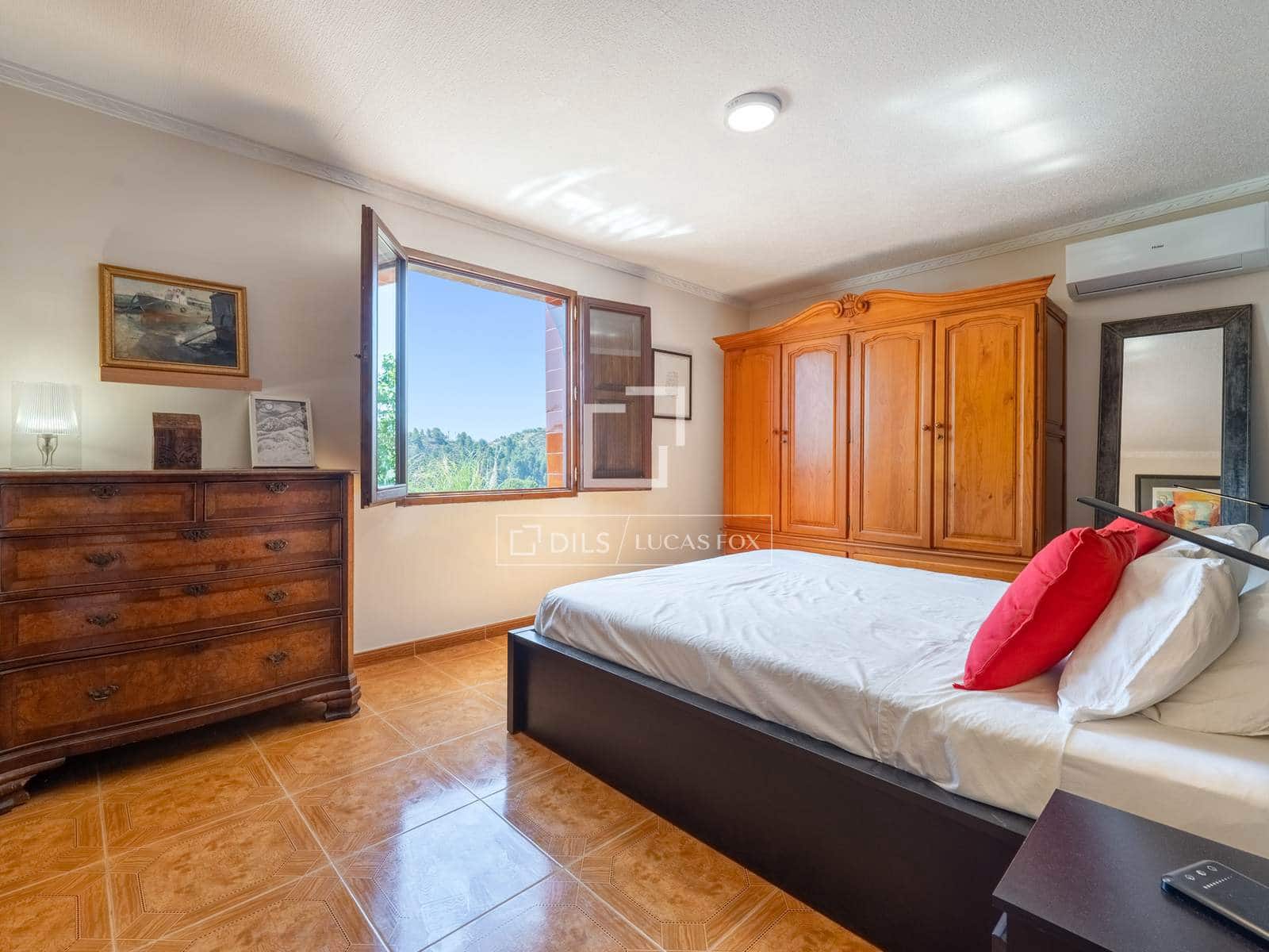 5 bedroom Villa for sale in Flix with pool garage - € 745,000 (Ref: 9870373)