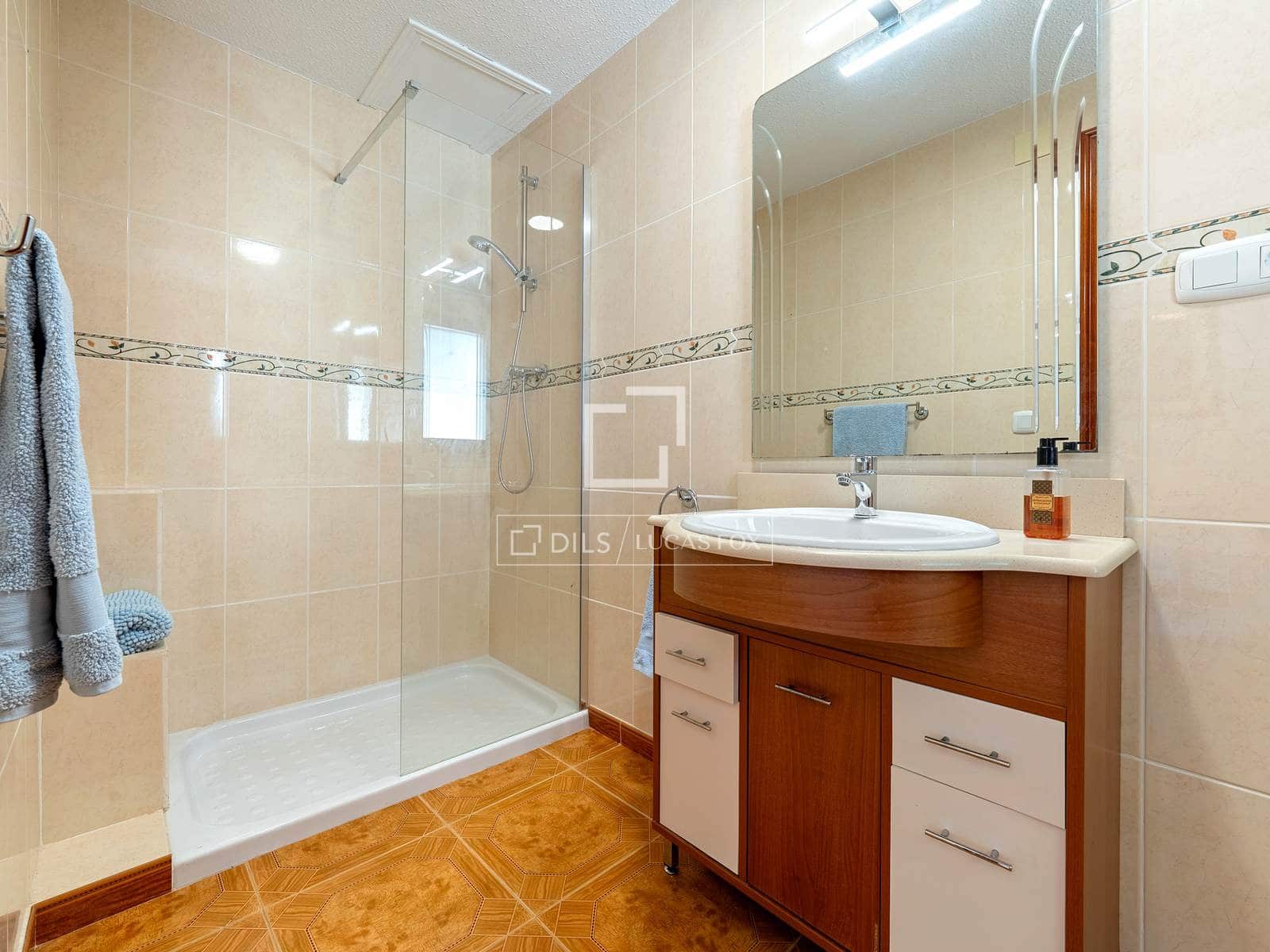 5 bedroom Villa for sale in Flix with pool garage - € 745,000 (Ref: 9870373)