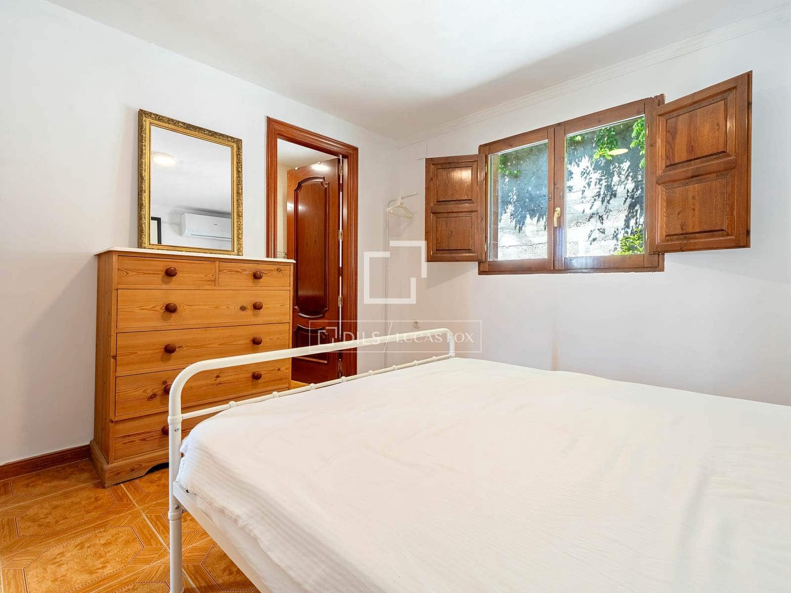5 bedroom Villa for sale in Flix with pool garage - € 745,000 (Ref: 9870373)