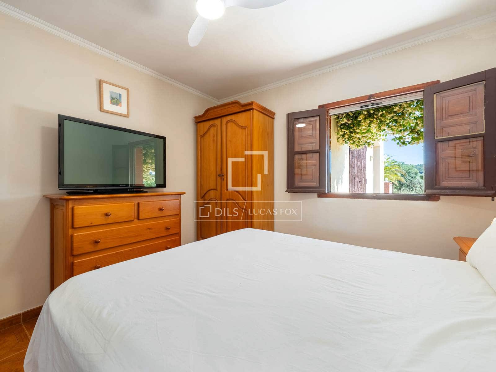 5 bedroom Villa for sale in Flix with pool garage - € 745,000 (Ref: 9870373)