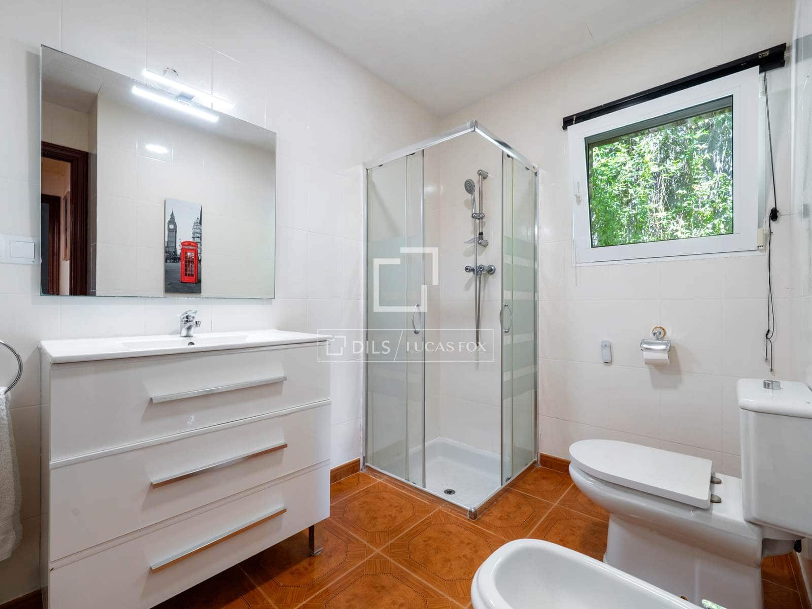 5 bedroom Villa for sale in Flix with pool garage - € 745,000 (Ref: 9870373)