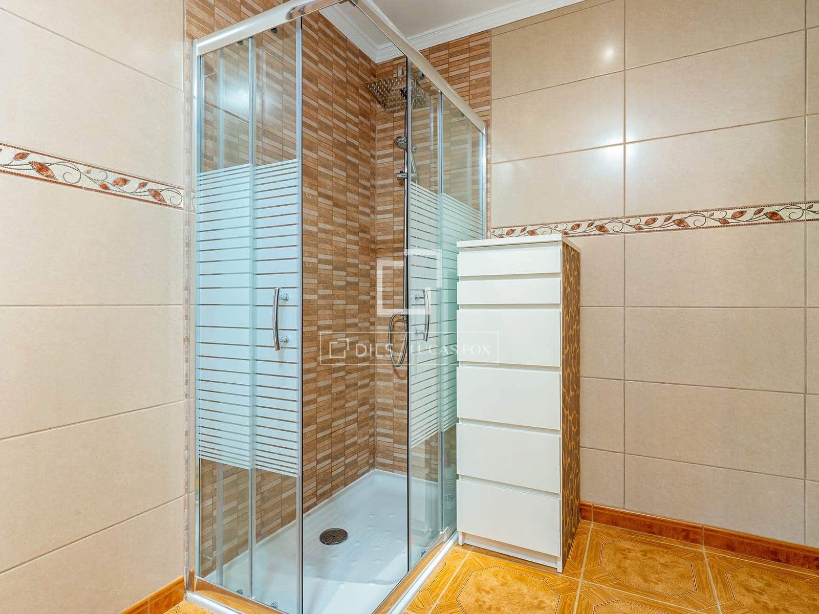 5 bedroom Villa for sale in Flix with pool garage - € 745,000 (Ref: 9870373)