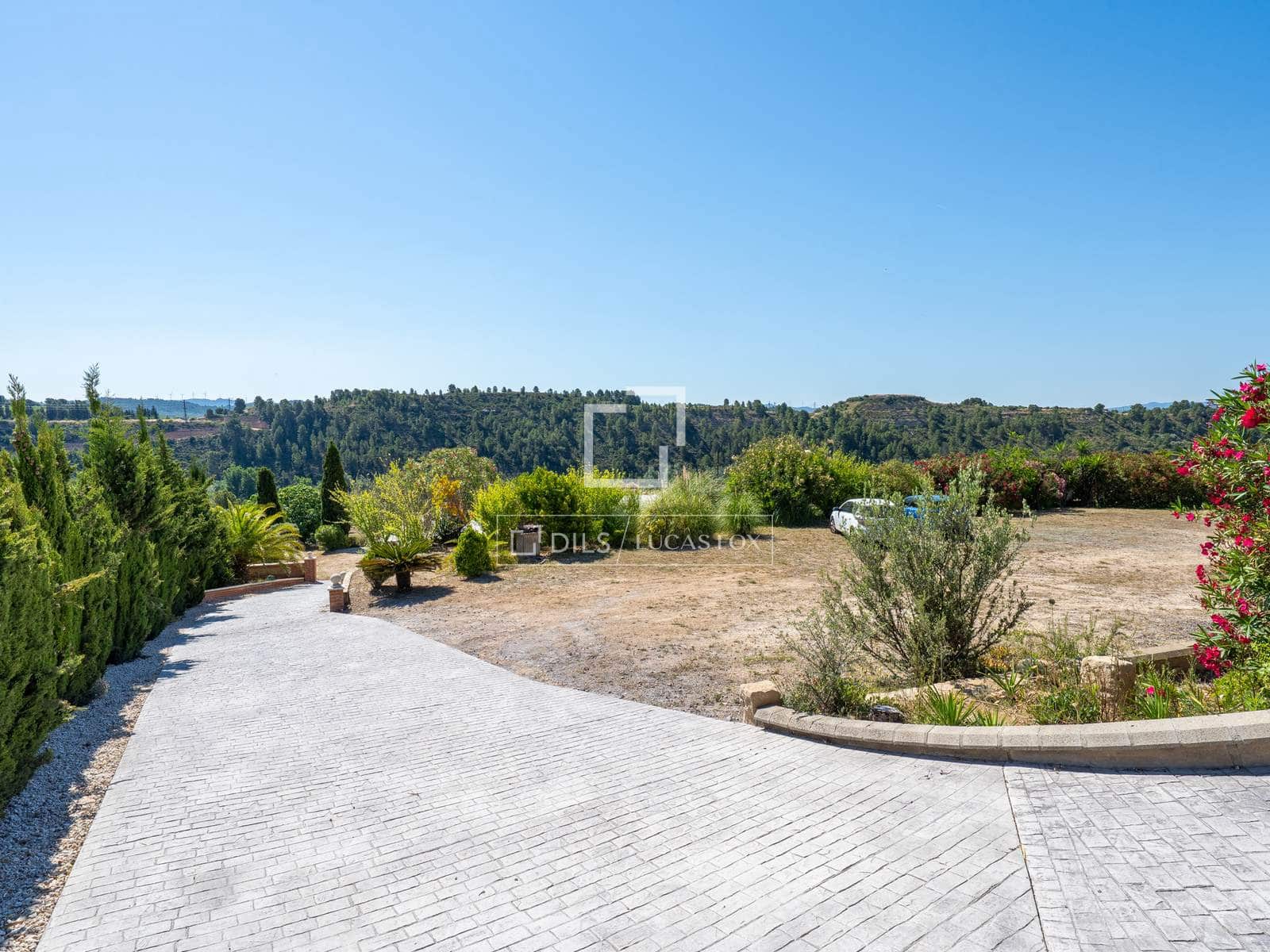 5 bedroom Villa for sale in Flix with pool garage - € 745,000 (Ref: 9870373)