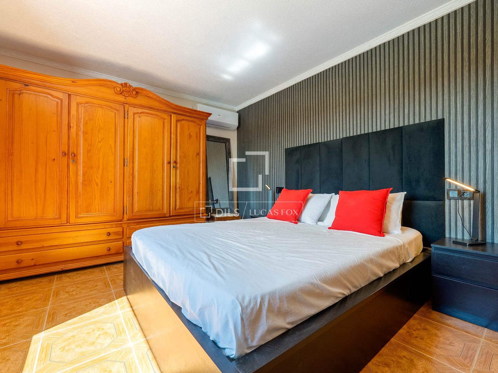5 bedroom Villa for sale in Flix with pool garage - € 745,000 (Ref: 9870373)
