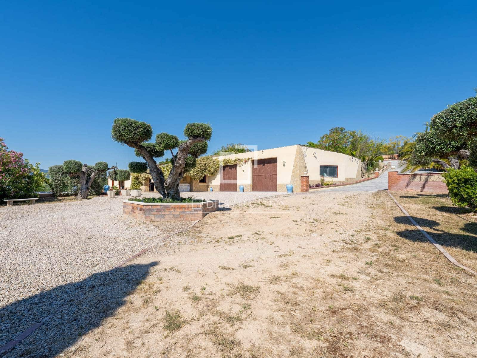 5 bedroom Villa for sale in Flix with pool garage - € 745,000 (Ref: 9870373)