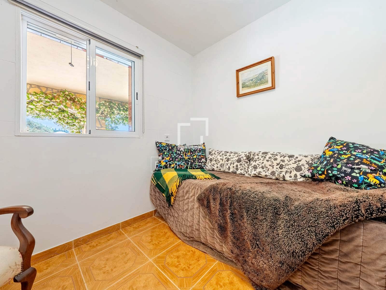 5 bedroom Villa for sale in Flix with pool garage - € 745,000 (Ref: 9870373)