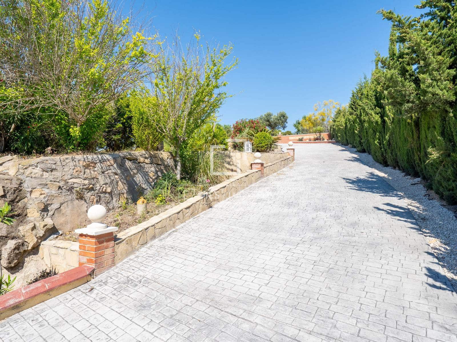 5 bedroom Villa for sale in Flix with pool garage - € 745,000 (Ref: 9870373)