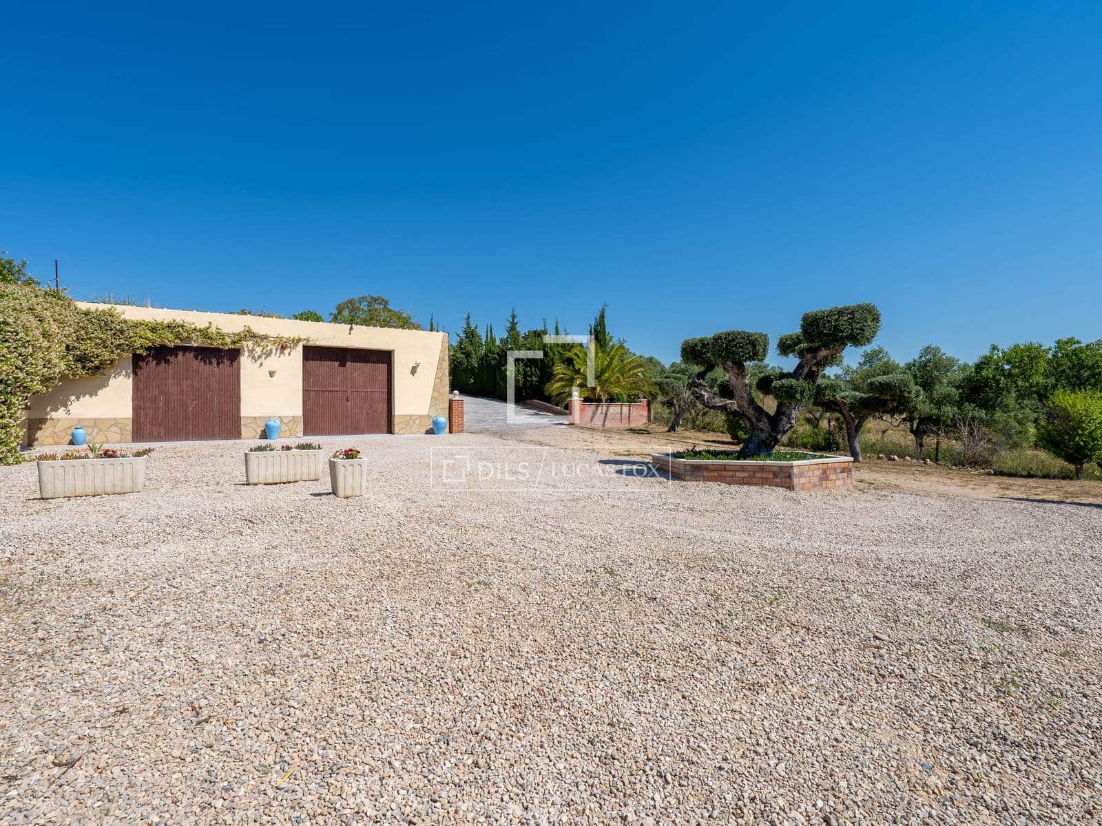 5 bedroom Villa for sale in Flix with pool garage - € 745,000 (Ref: 9870373)