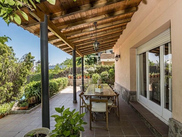 5 sypialnia Willa na sprzedaż w Sant Cugat del Vallès z basenem - 1 090 000 € (Ref: 9873980)