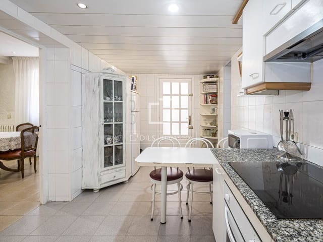 5 sypialnia Willa na sprzedaż w Sant Cugat del Vallès z basenem - 1 090 000 € (Ref: 9873980)
