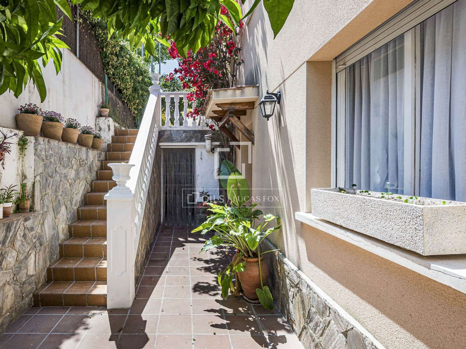5 bedroom Villa for sale in Sant Cugat del Valles with pool - € 1,090,000 (Ref: 9873980)