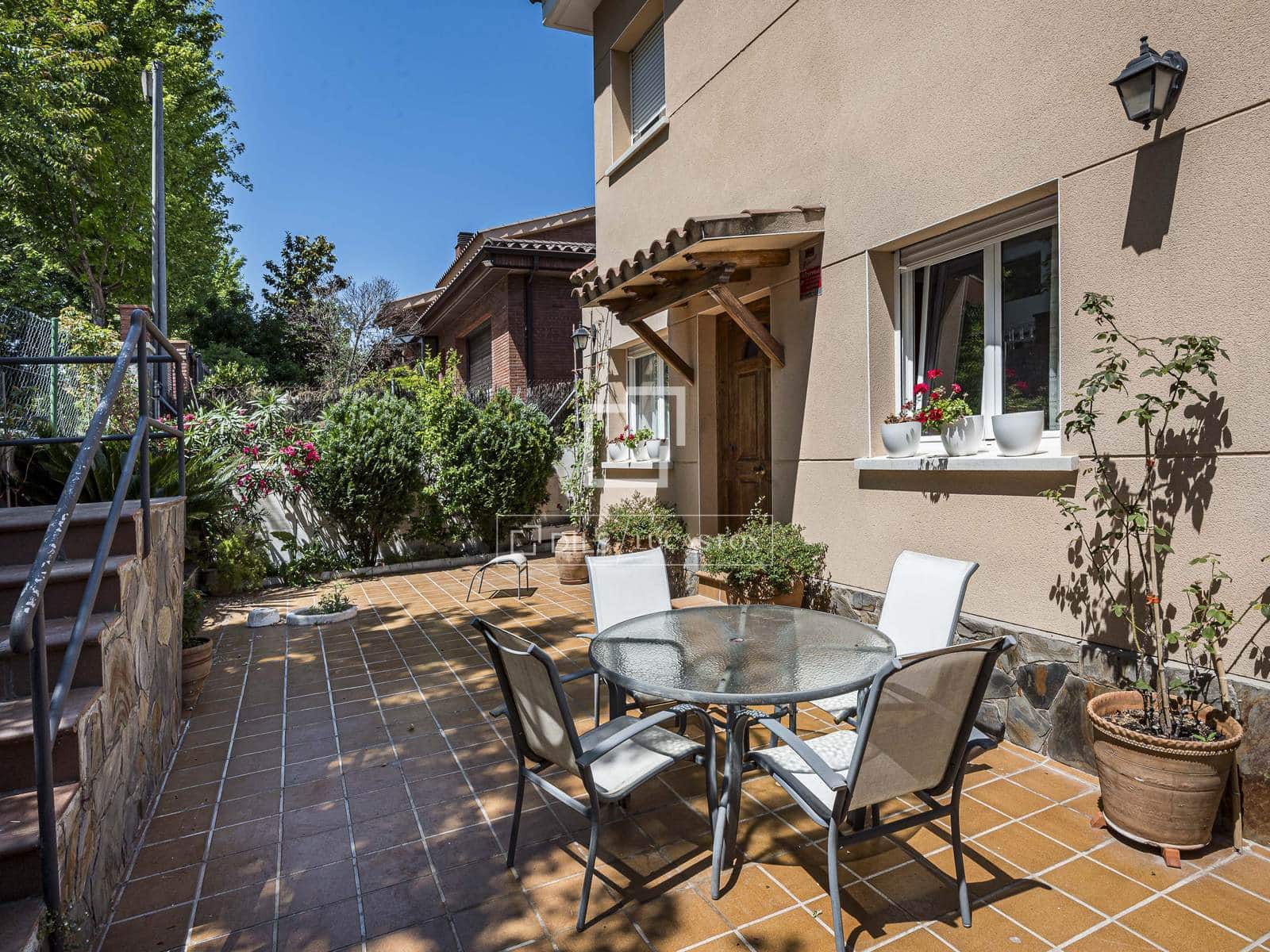 5 bedroom Villa for sale in Sant Cugat del Valles with pool - € 1,090,000 (Ref: 9873980)