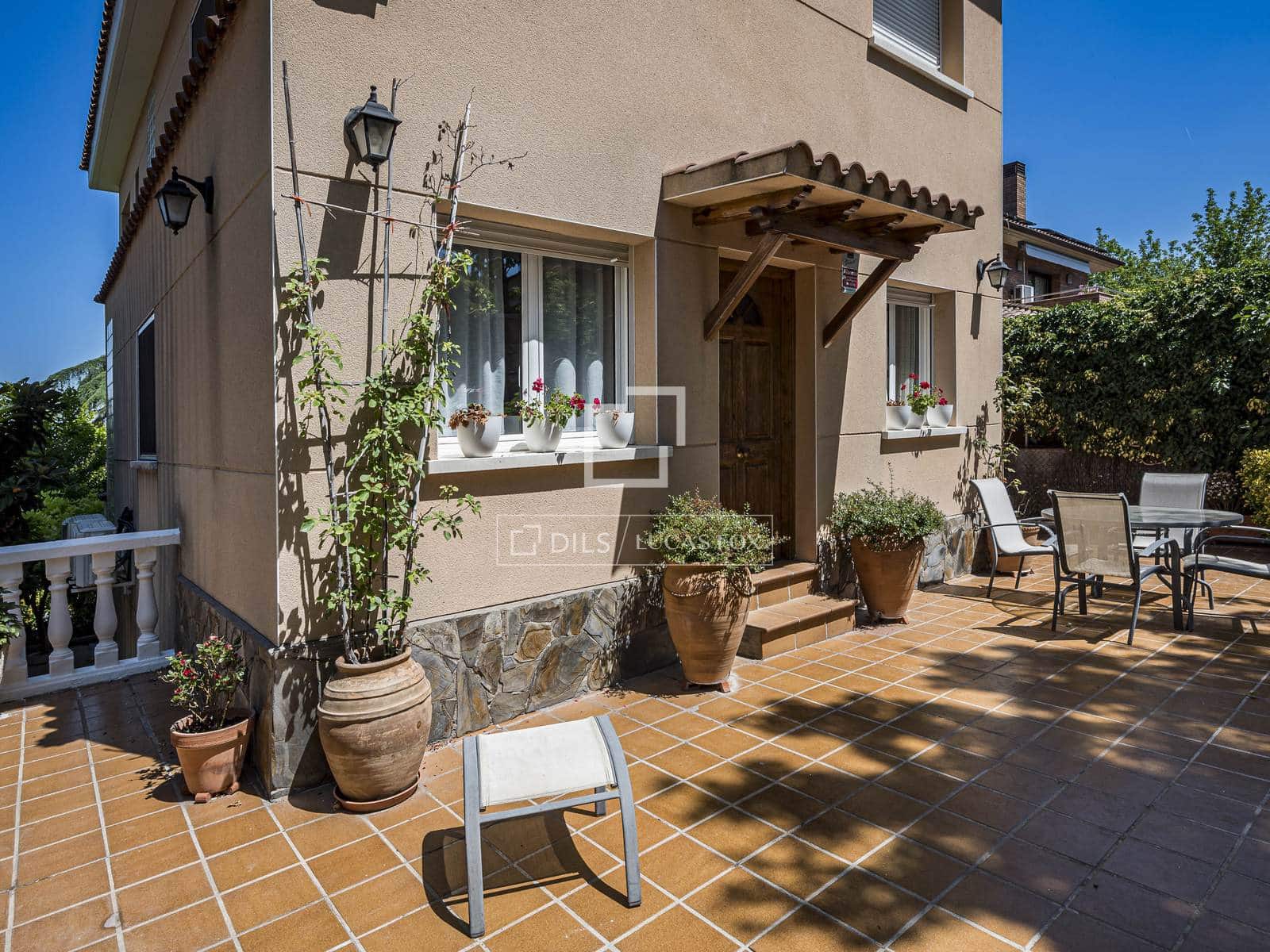 5 bedroom Villa for sale in Sant Cugat del Valles with pool - € 1,090,000 (Ref: 9873980)