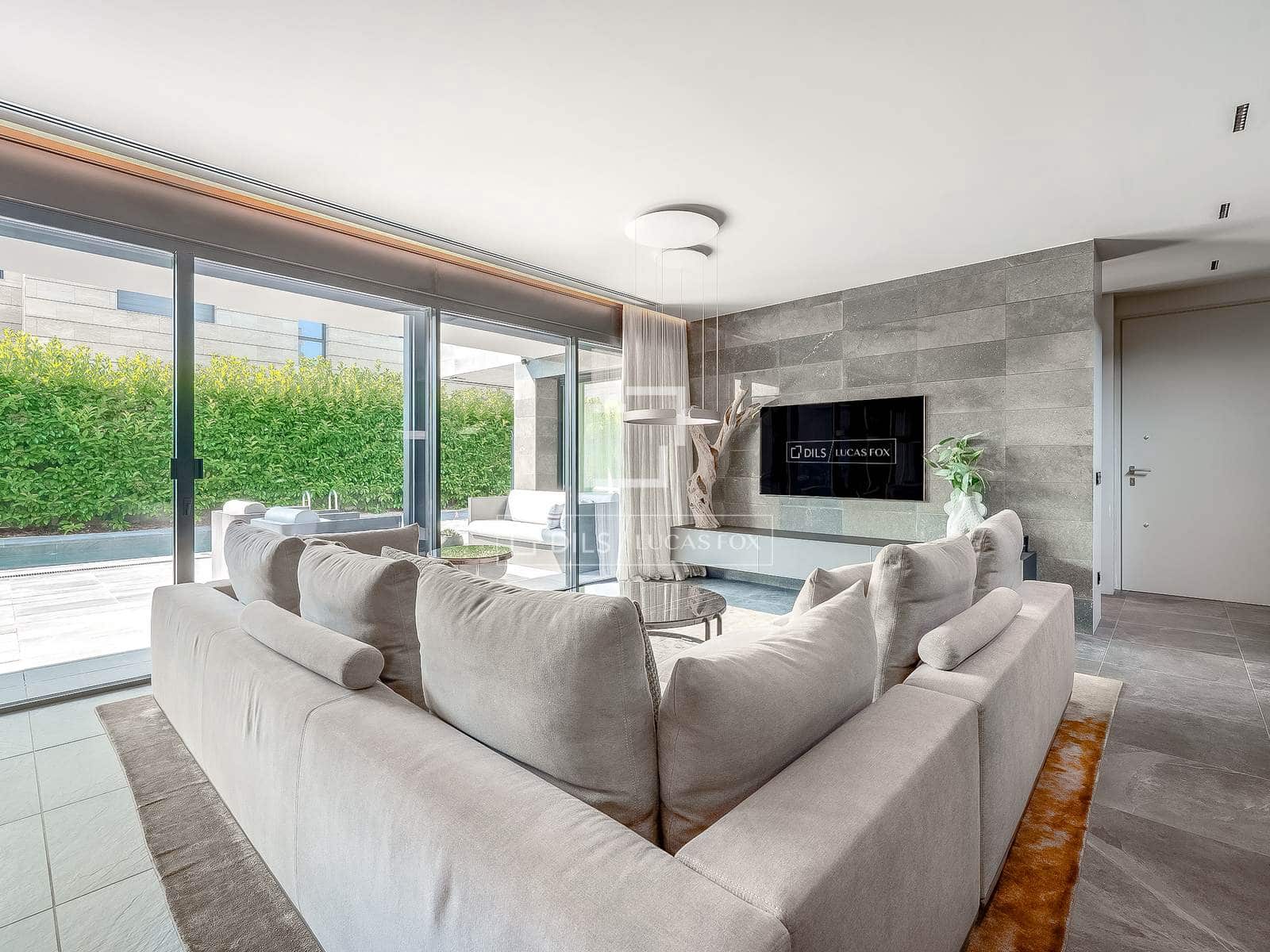 4 bedroom Villa for sale in Salou with pool garage - € 1,595,000 (Ref: 9873983)