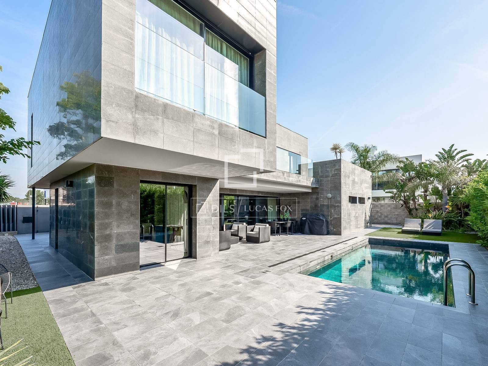 4 bedroom Villa for sale in Salou with pool garage - € 1,595,000 (Ref: 9873983)