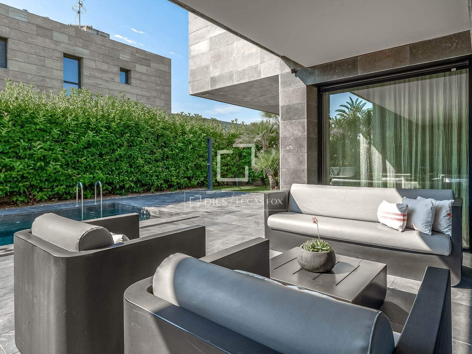 4 bedroom Villa for sale in Salou with pool garage - € 1,595,000 (Ref: 9873983)
