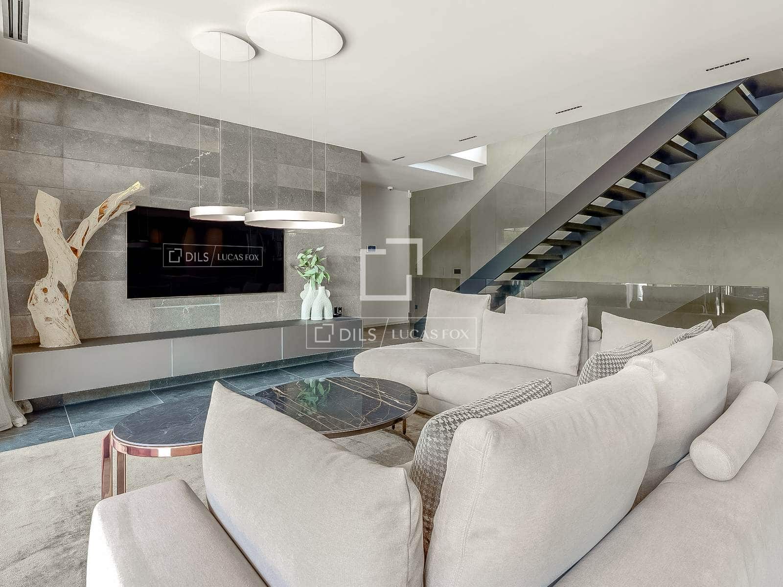 4 bedroom Villa for sale in Salou with pool garage - € 1,595,000 (Ref: 9873983)