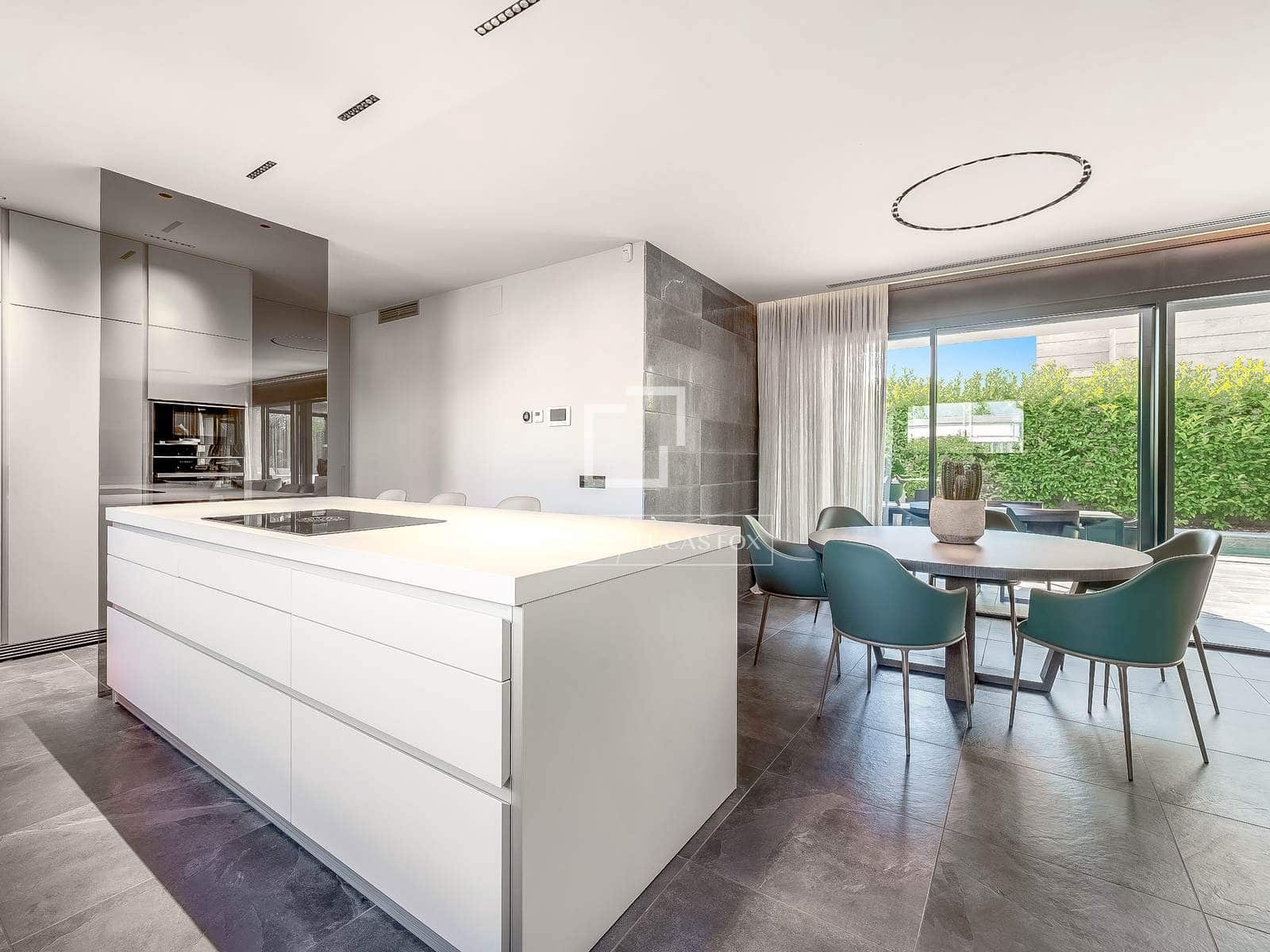 4 bedroom Villa for sale in Salou with pool garage - € 1,595,000 (Ref: 9873983)