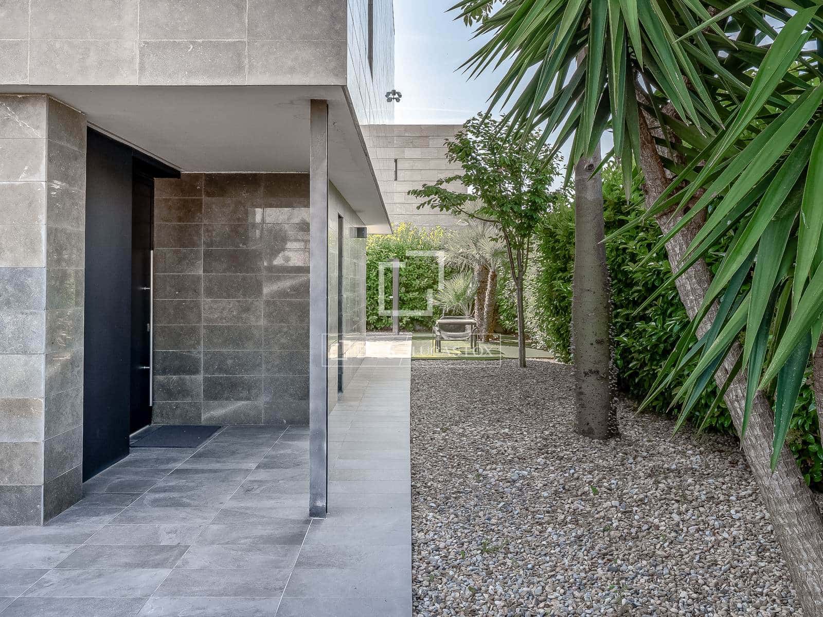 4 bedroom Villa for sale in Salou with pool garage - € 1,595,000 (Ref: 9873983)